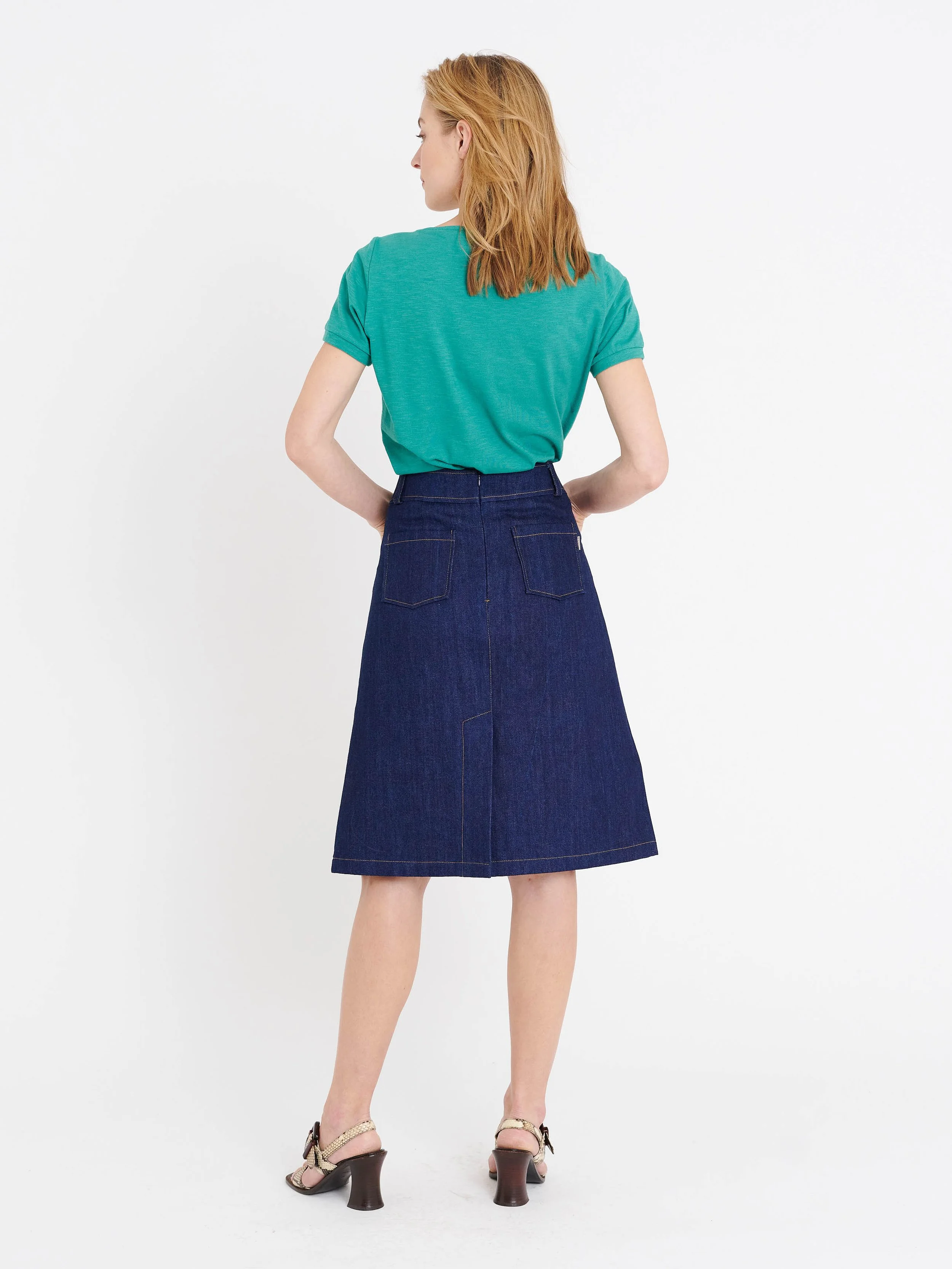 Eleganter, sportlicher Jeansrock mit leichter A-Linien Silhouette jeans mit Kontrastnähten