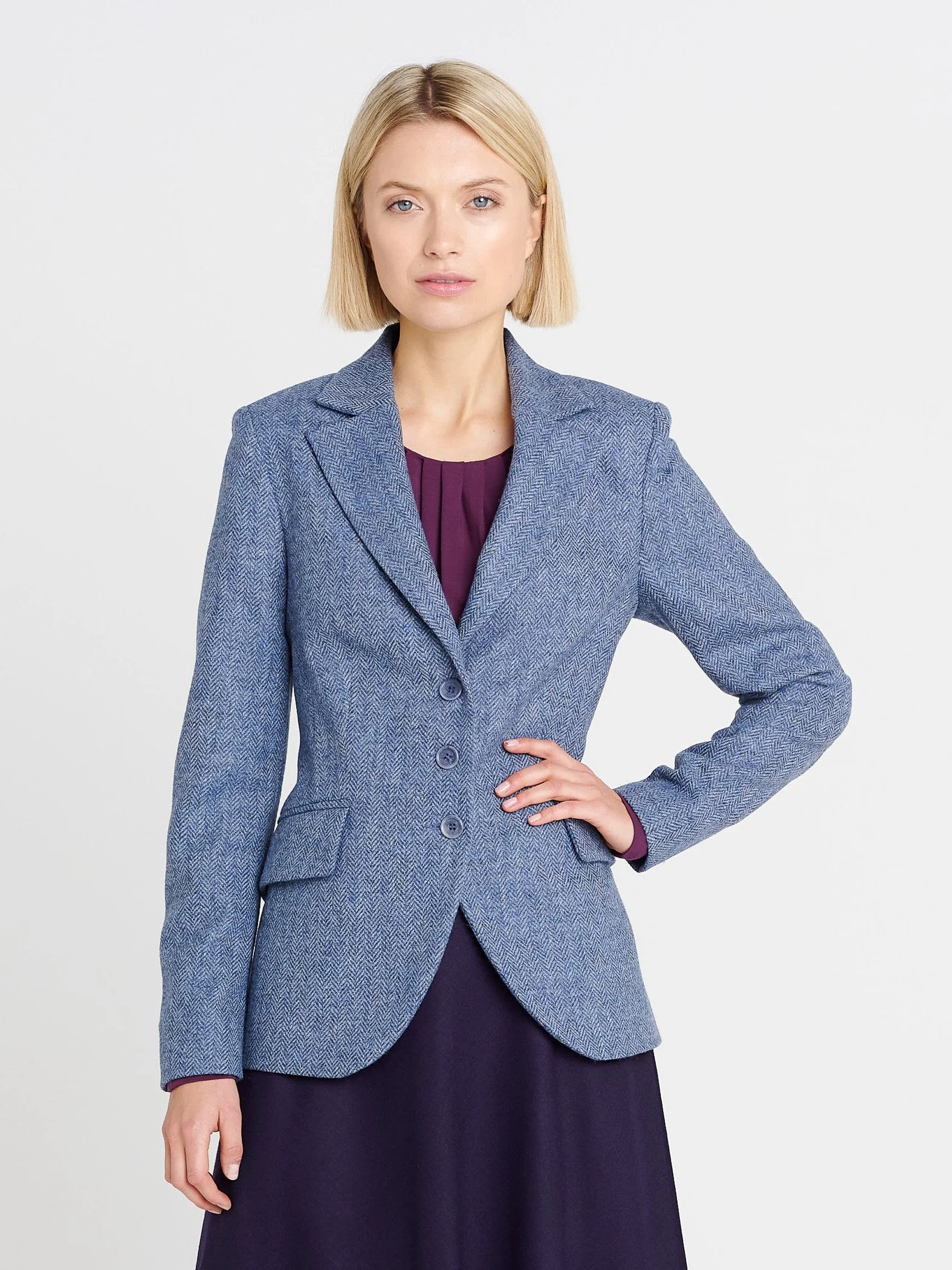 Taillierter Blazer aus blau/ grauem Tweet mit Reverskragen und runder Form vorne