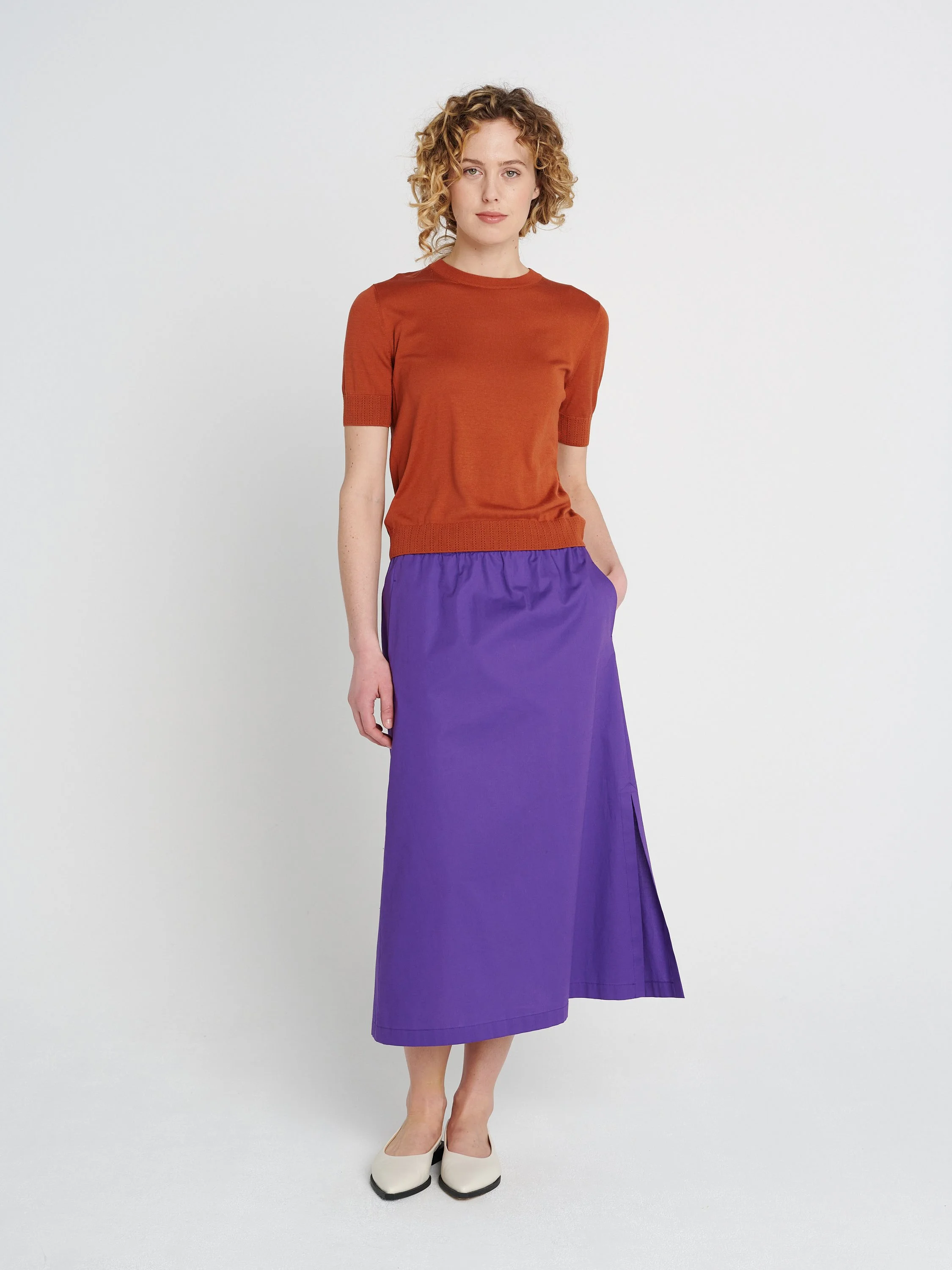 Knielanger lila Rock aus elastischer Baumwolle, dehnbares Bündchen und Schlitz