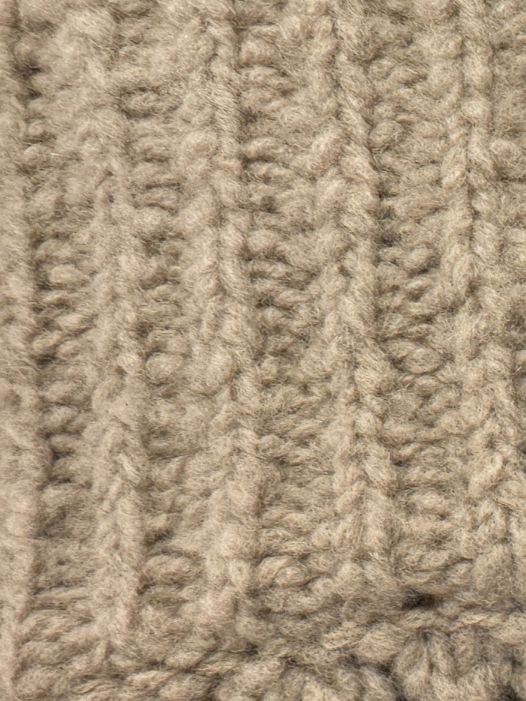 Lochstrick Pullover mit hohem Rollkragen in dunkelbraun, Farbbeispiel