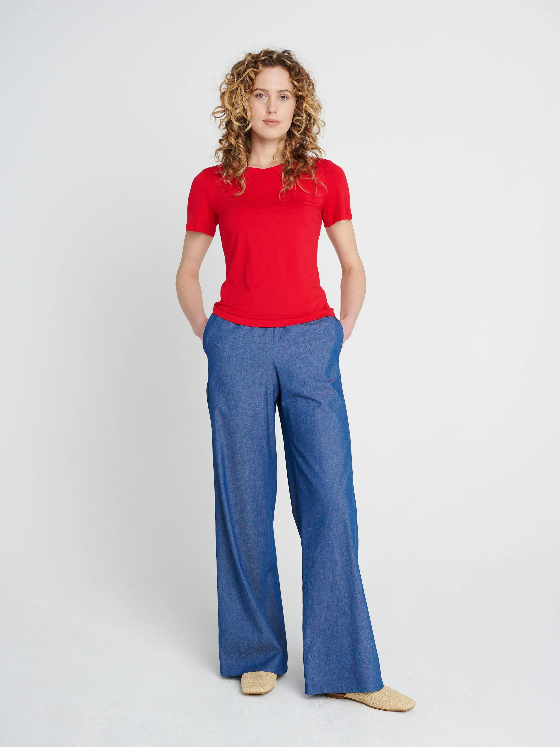 Kurzarm-Shirt aus weichem Jersey mit schmaler Silhouette ín rot