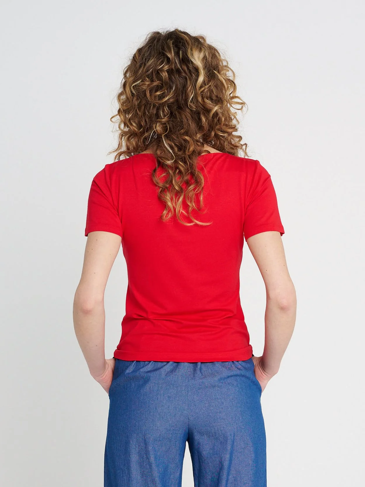 Kurzarm-Shirt aus weichem Jersey mit schmaler Silhouette ín rot