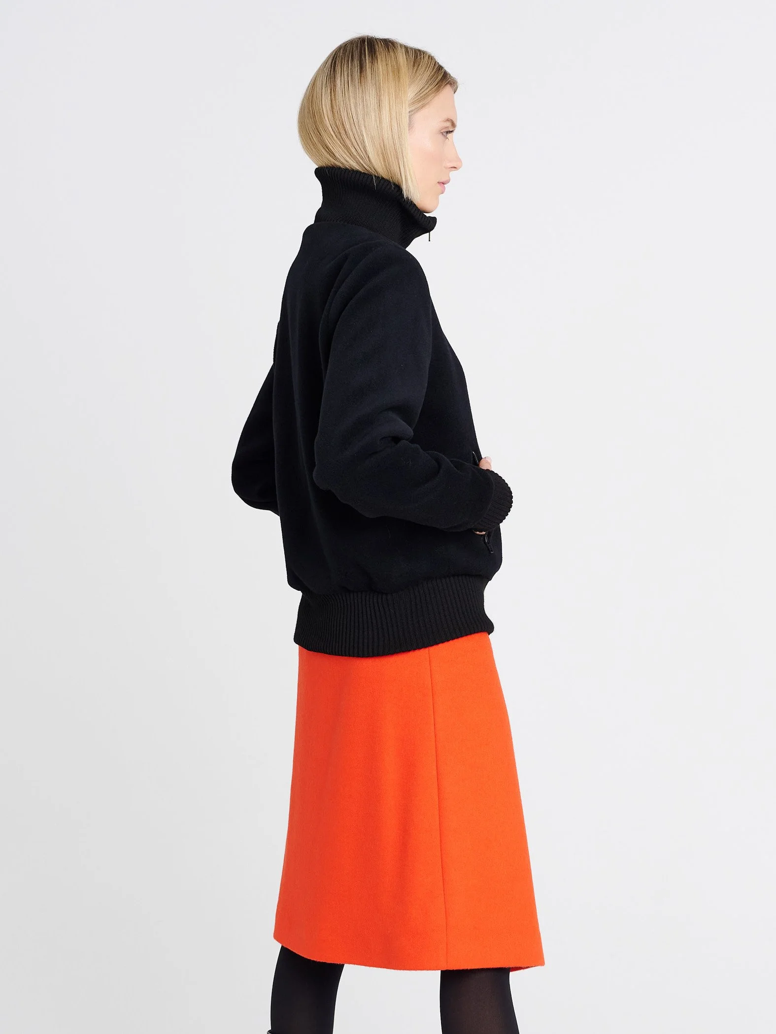Gemütlich, weicher Outdoor-Blouson mit Strickkragen und Taschen in schwarz