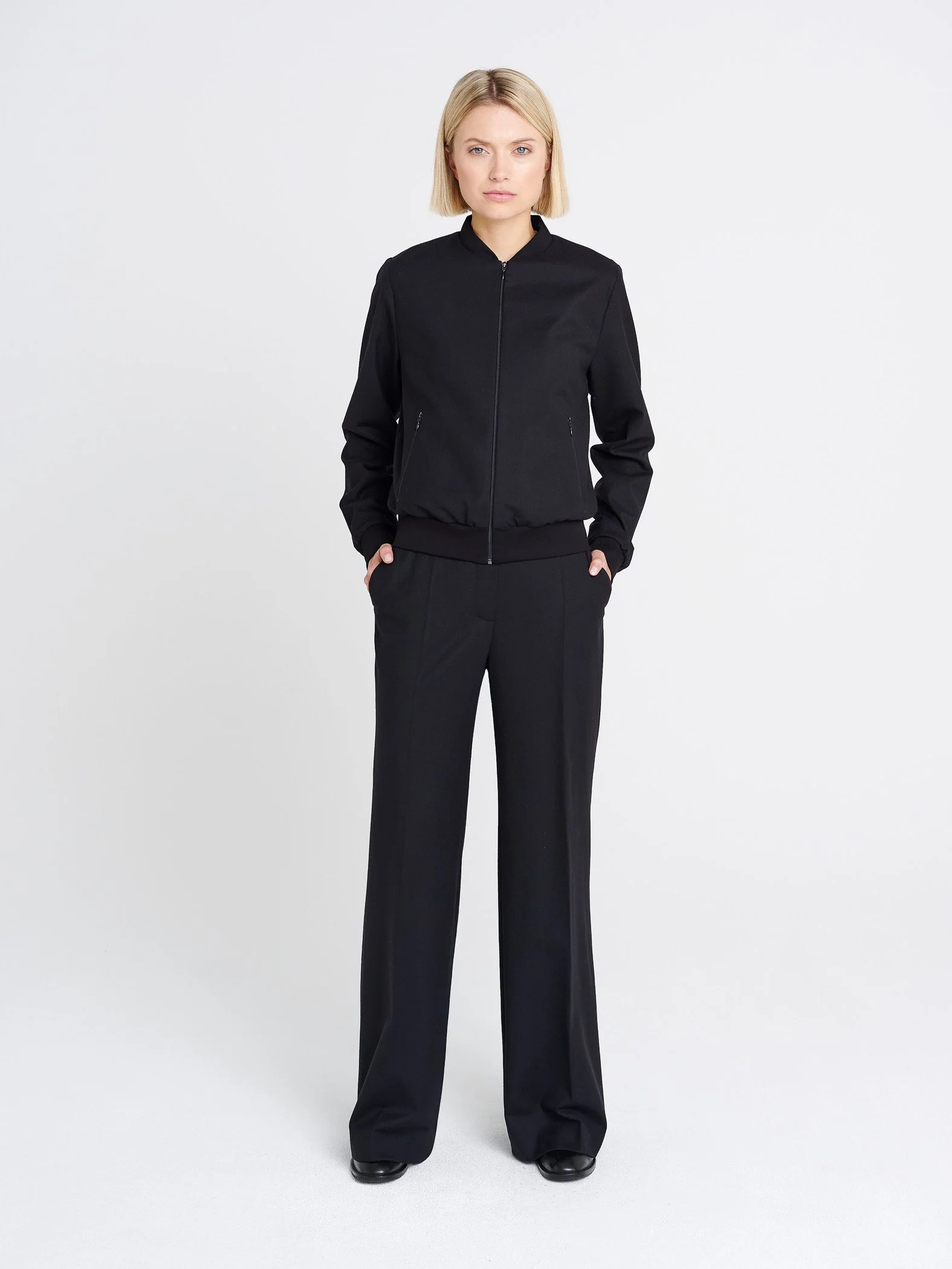 Damenblouson im Bomberjacken-stil mit elastischen Bündchen und Kragen in schwarz