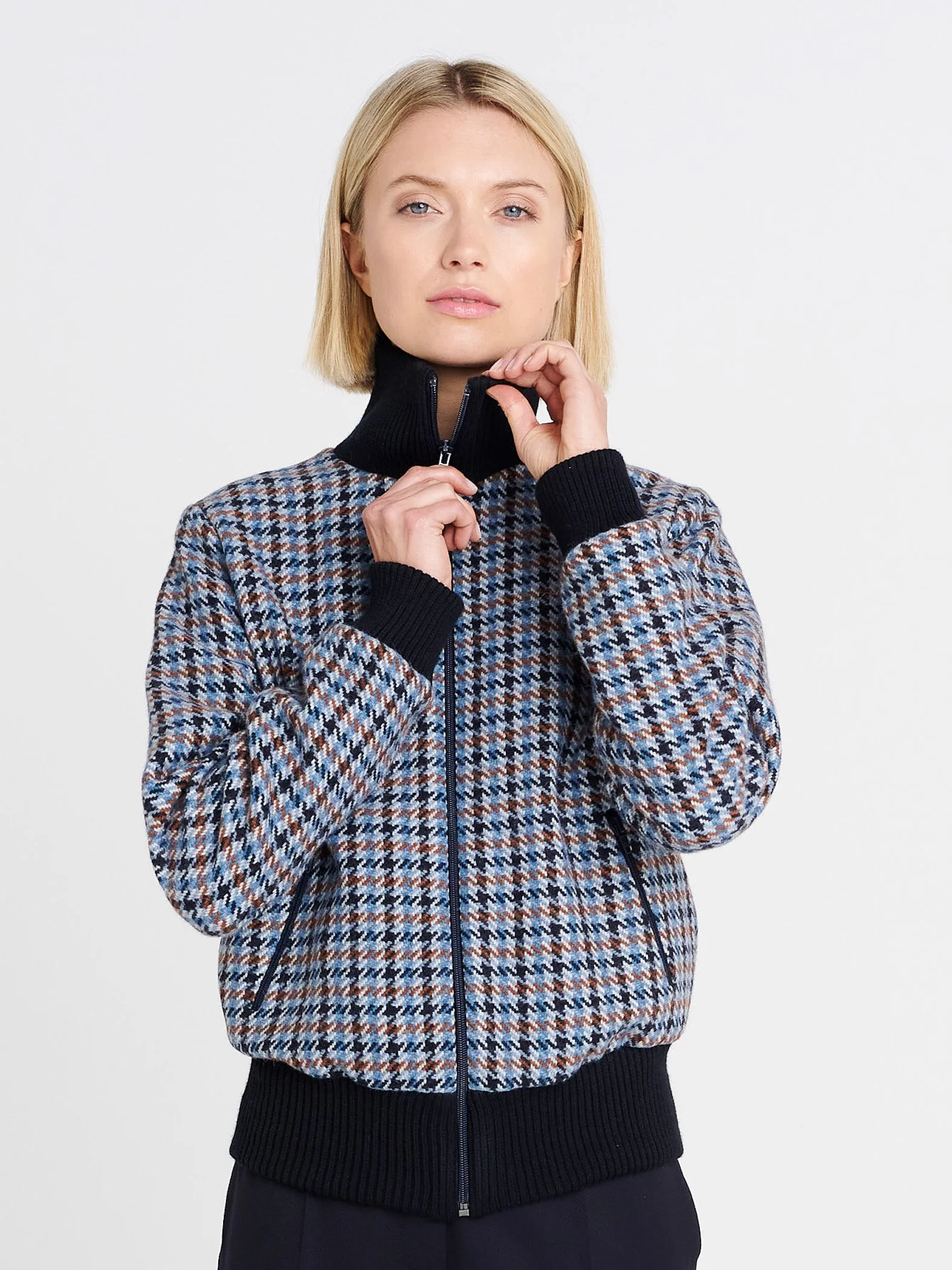 Hose Dan dunkelblau Bluse Candy braun Blouson Bob karo-1858.jpg