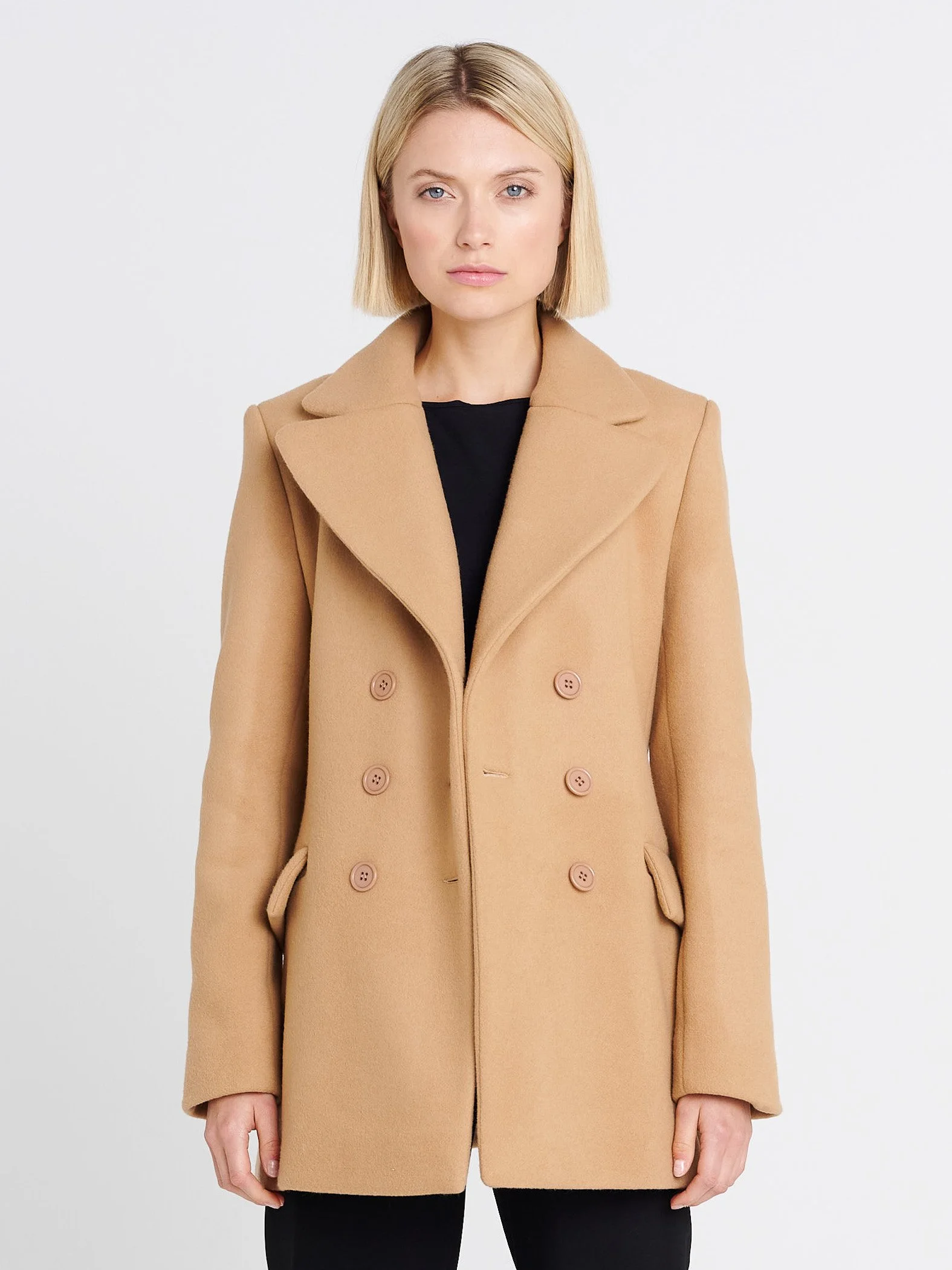 Damenmantel aus Wolle mit abgerundetem Kragen und Klappentaschen, hüftlang in beige
