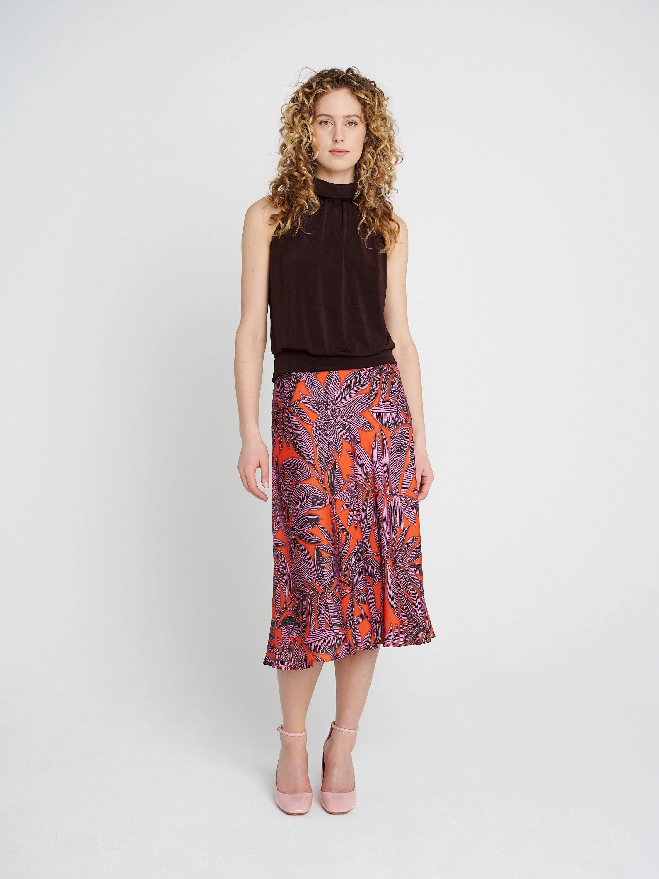 Midi-Rock, lässig-elegant Blumenmuster und ausgestelltem, weich fallendem Saum