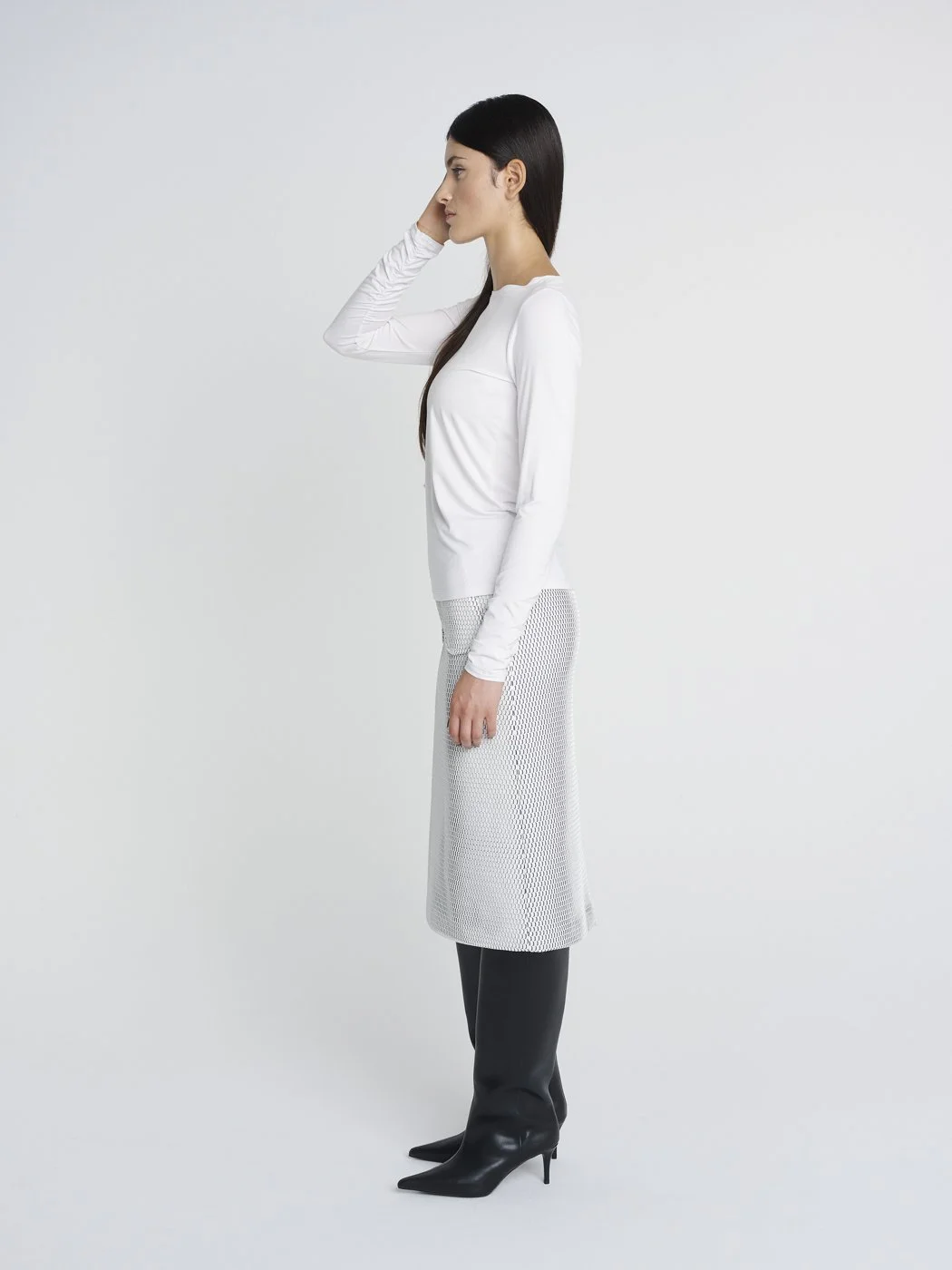 Sportliches, elegantes Langarmshirt, Raffung am Ärmel, schmal geschnitten in weiß