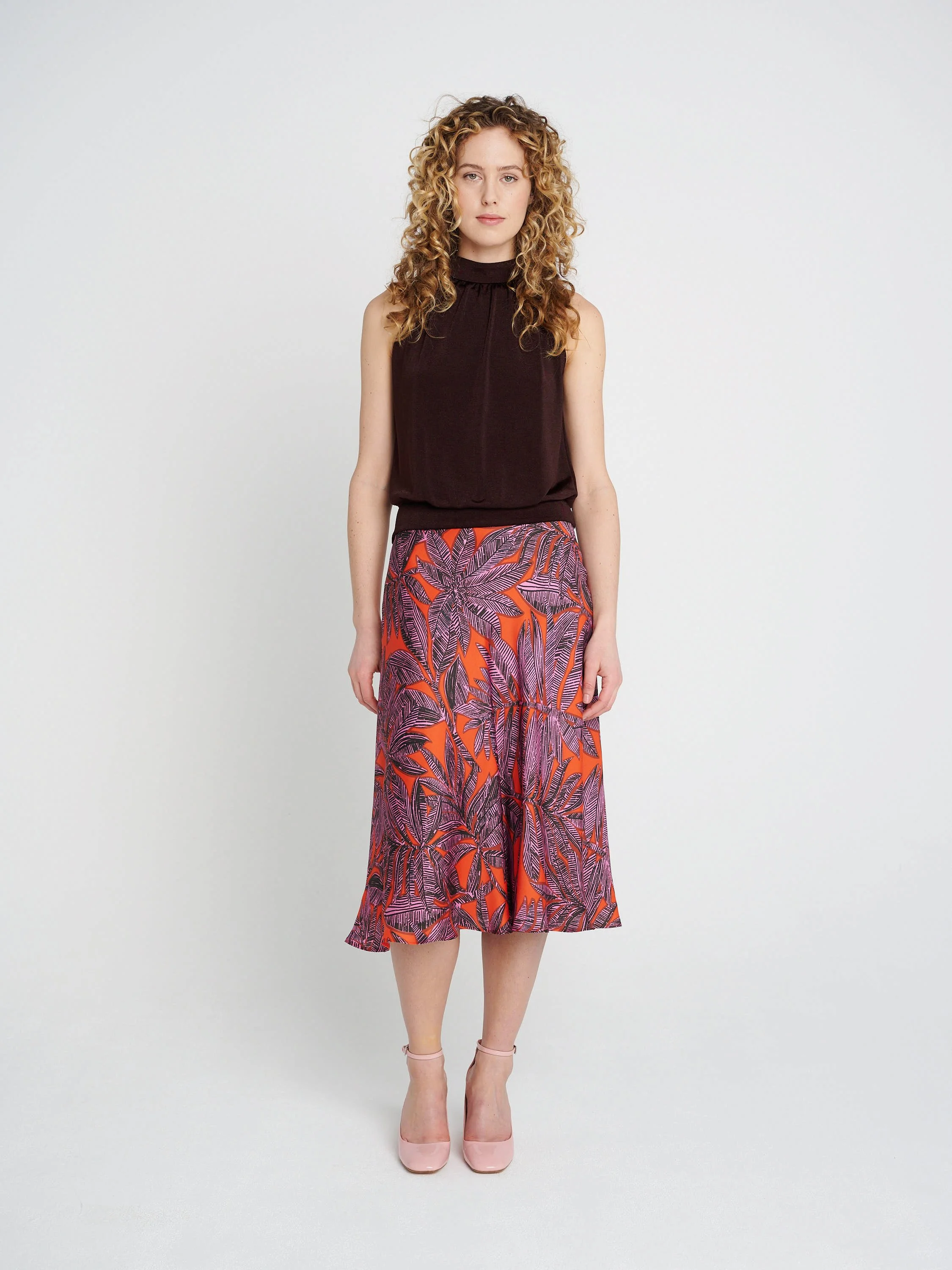 Midi-Rock, lässig-elegant Blumenmuster und ausgestelltem, weich fallendem Saum