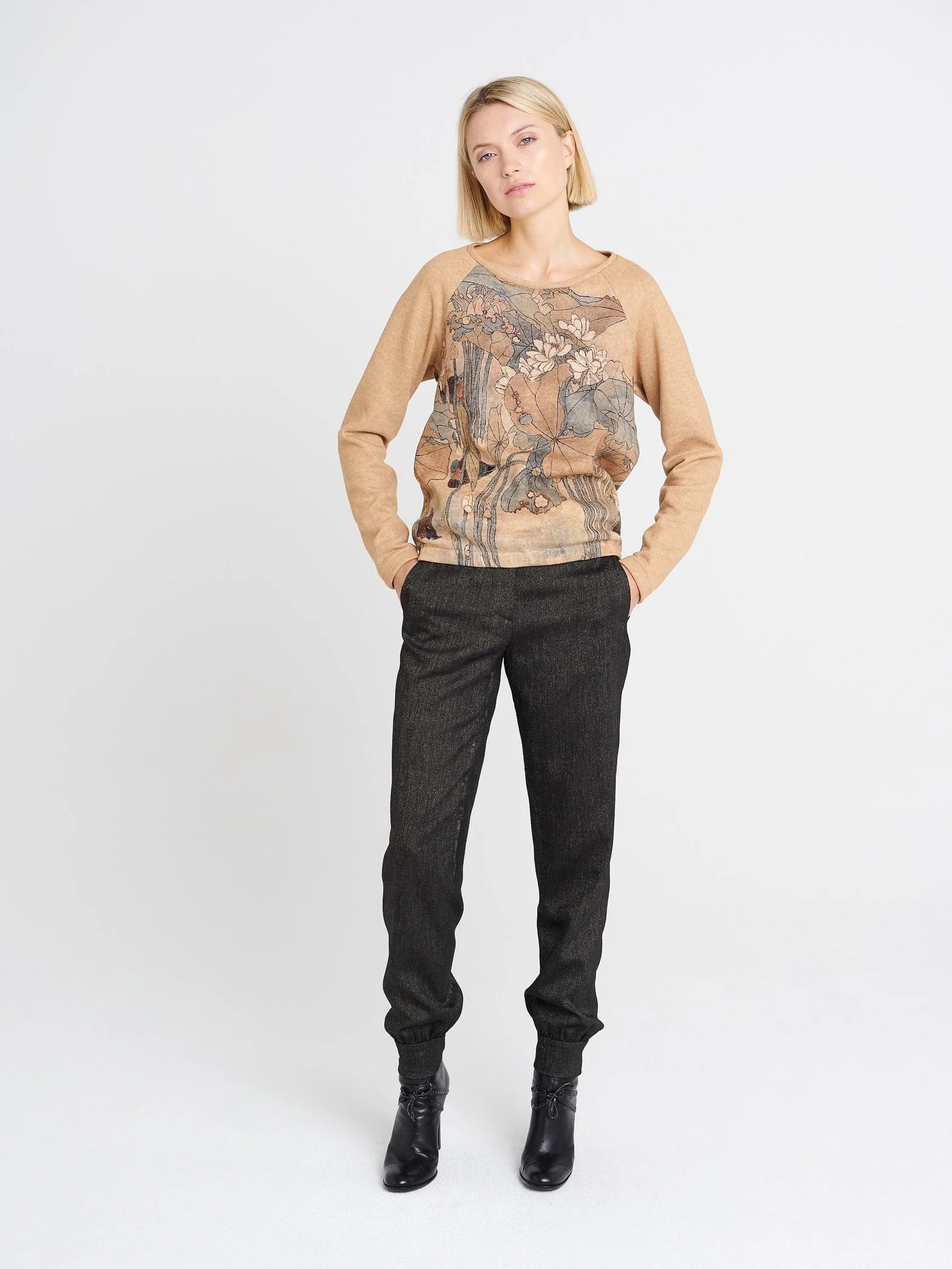 Bequemer Sweater mit langen Ärmeln und aufregendem Muster in senf-gelb- und grüntönen