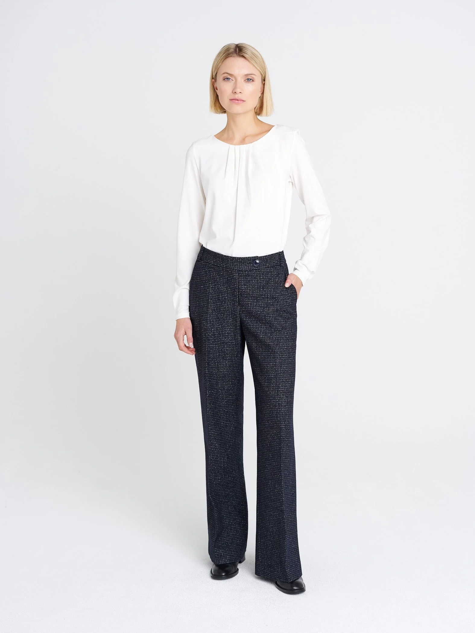 Lässig, elegante Hose mit weitem Bein, Taschen und Bündchen mit Gürtelschlaufen in blau karriert