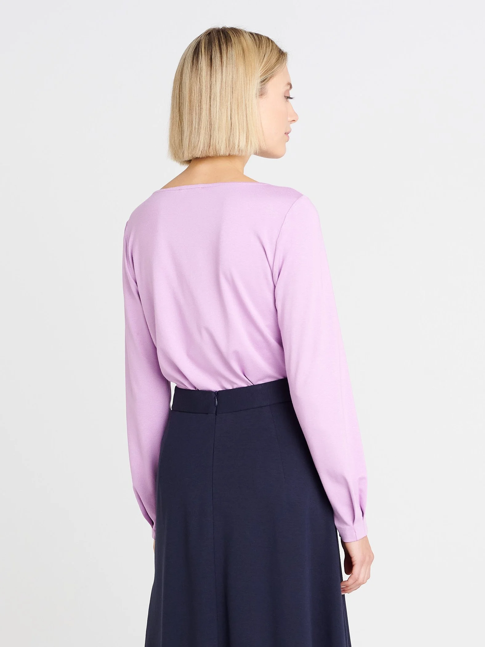 Weich fallendes Shirt mit langen Ärmeln und Falten in flieder