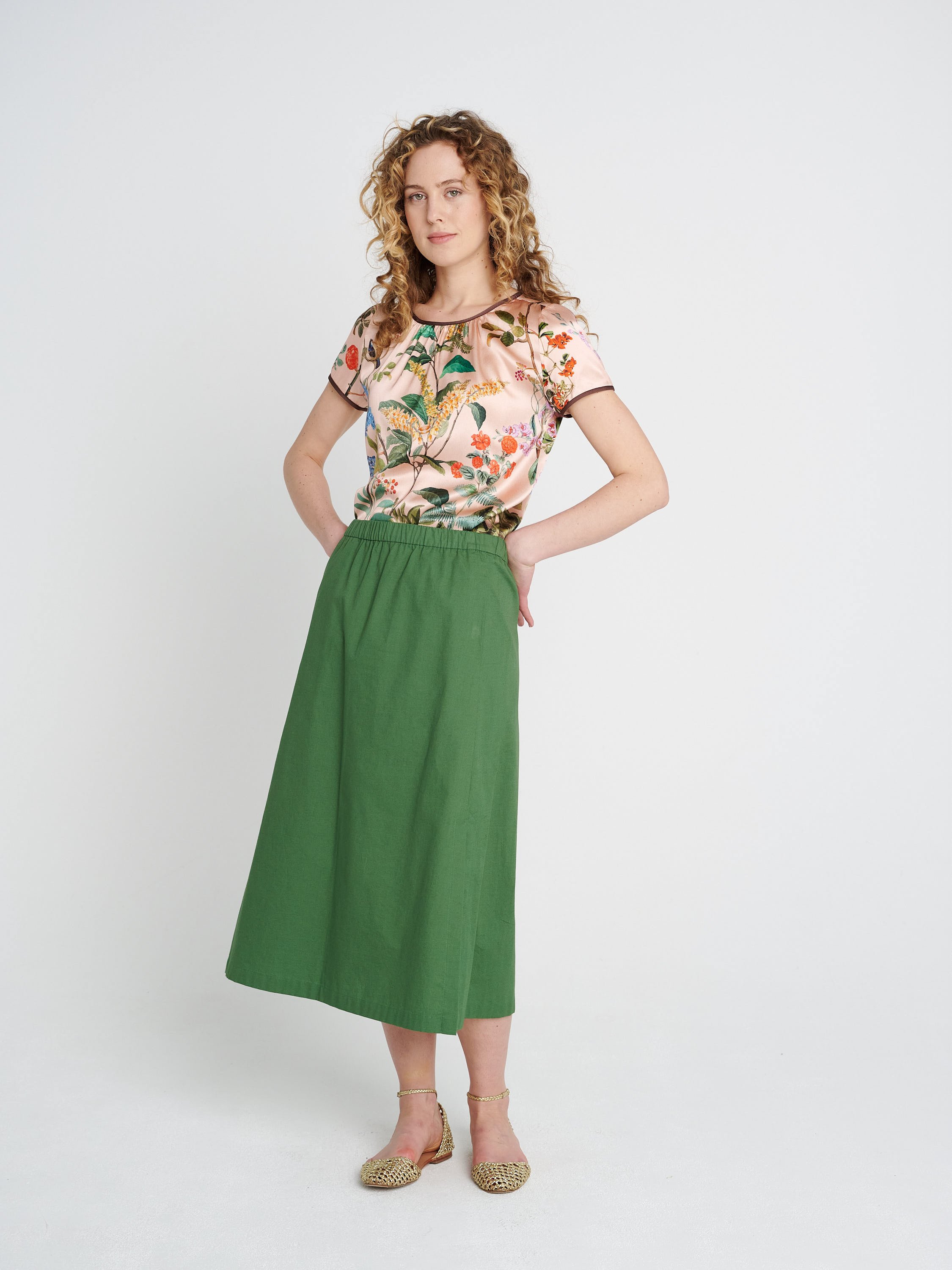 Weiter Sommerrock mit Gummi Bündchen und Taschen in grün, Schlitz an der Seite