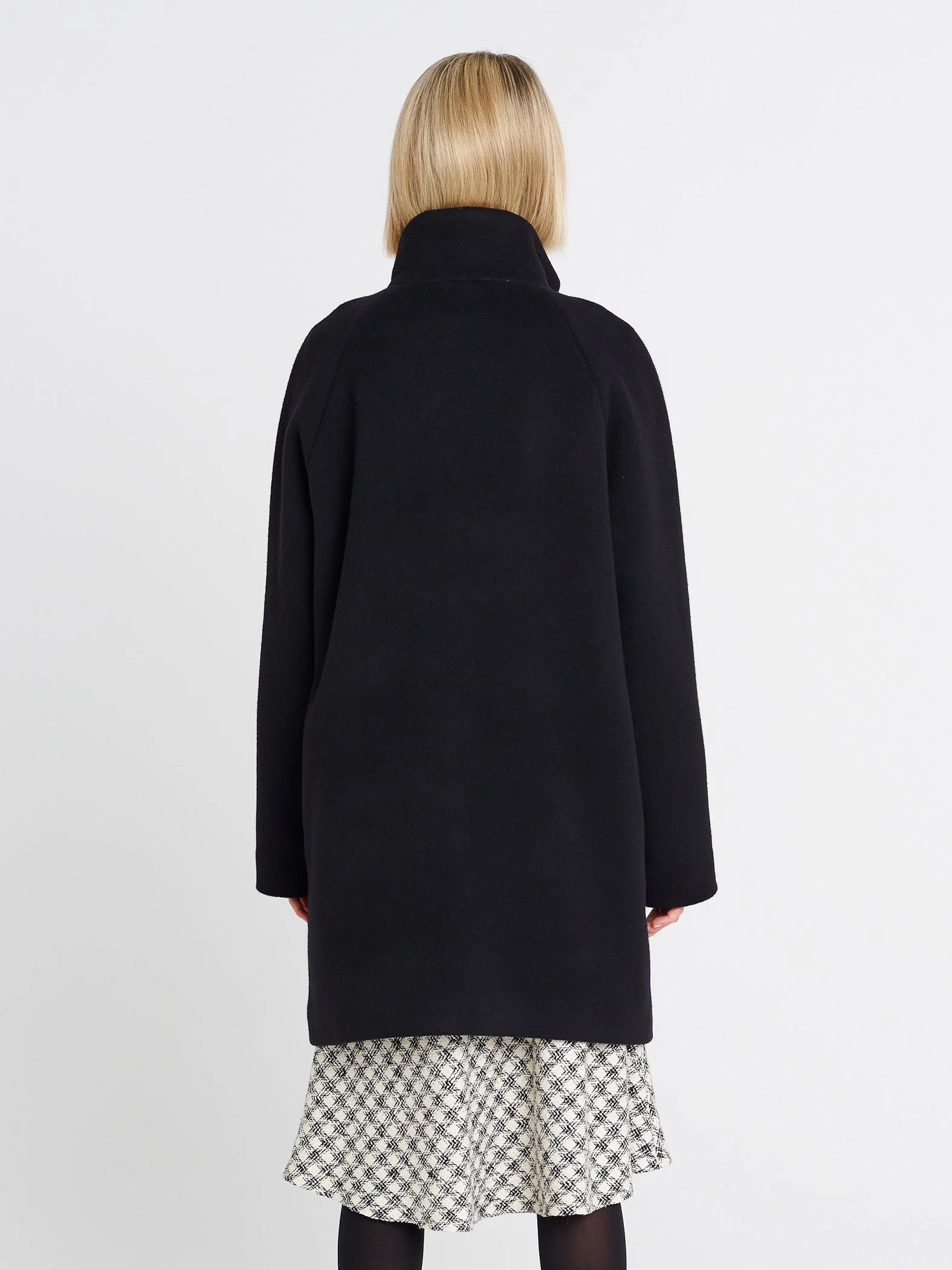 Rock Patrizia schwarz weiß Shirt Naomi schwarz Mantel Bill schwarz-2650.jpg