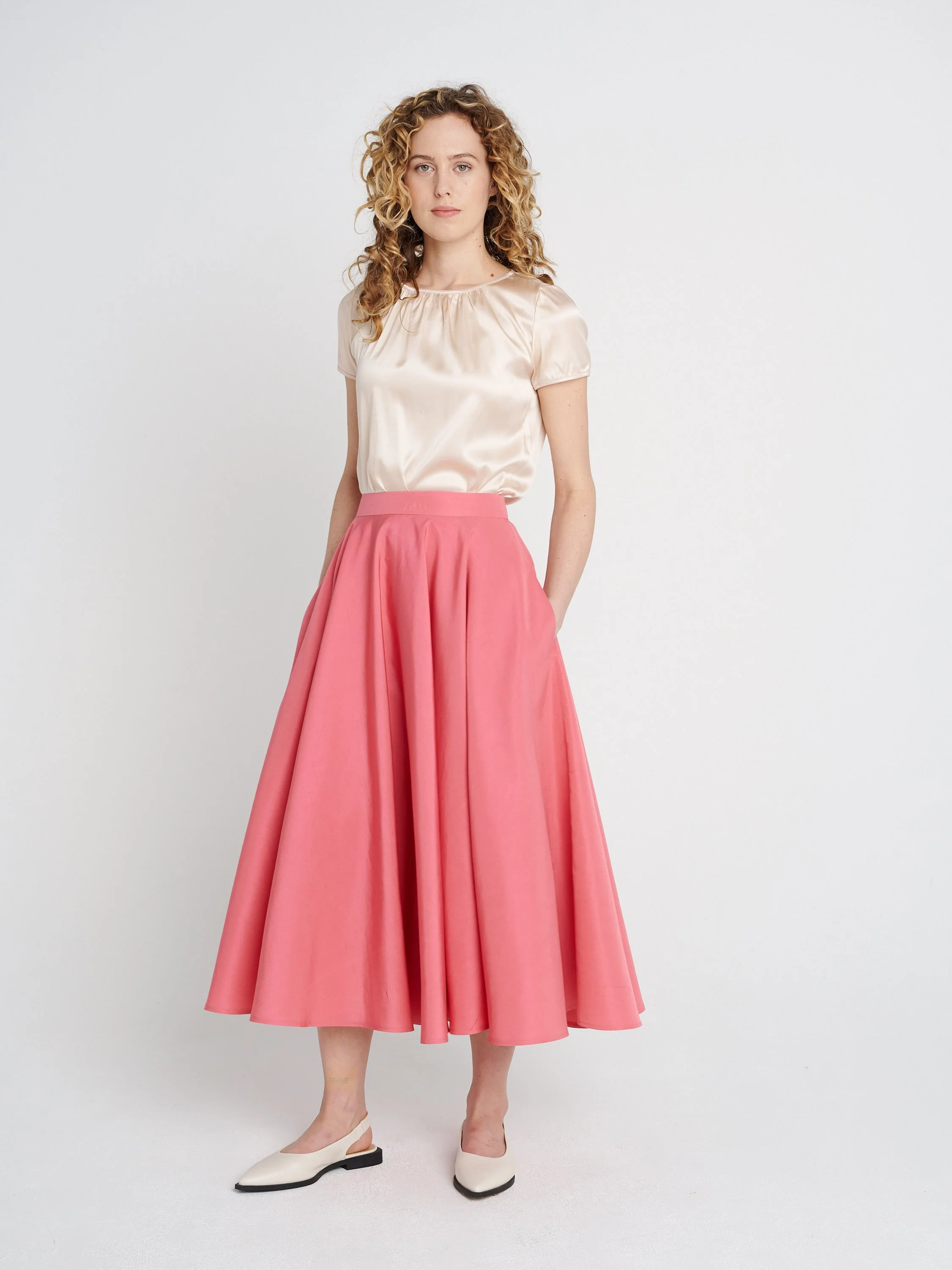 Weich fallender Rock für Hochzeitsgäste oder Anlässe mit Taschen und Bündchen, midi.