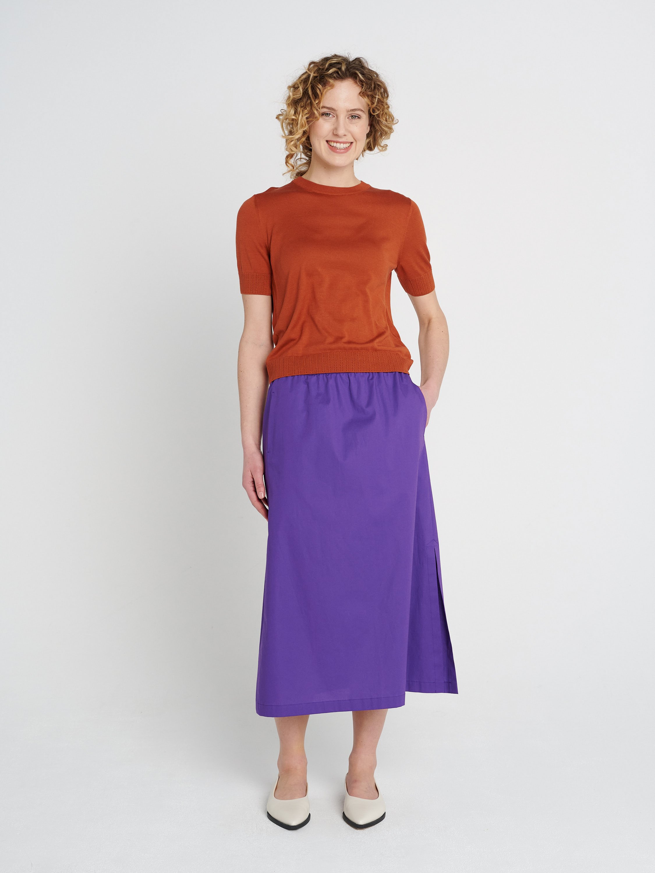 Knielanger lila Rock aus elastischer Baumwolle, dehnbares Bündchen und Schlitz