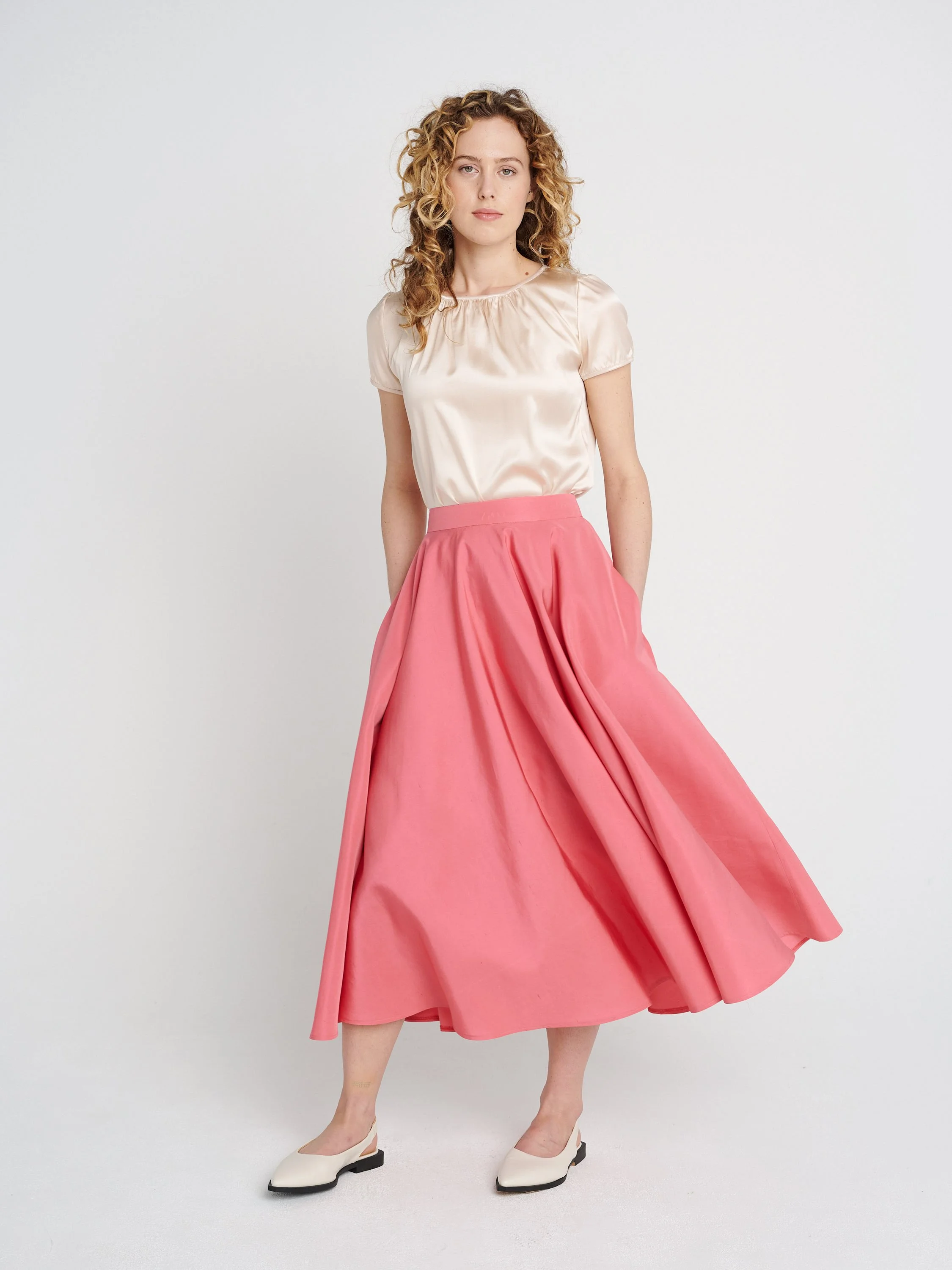 Weich fallender Rock für Hochzeitsgäste oder Anlässe mit Taschen und Bündchen, midi.