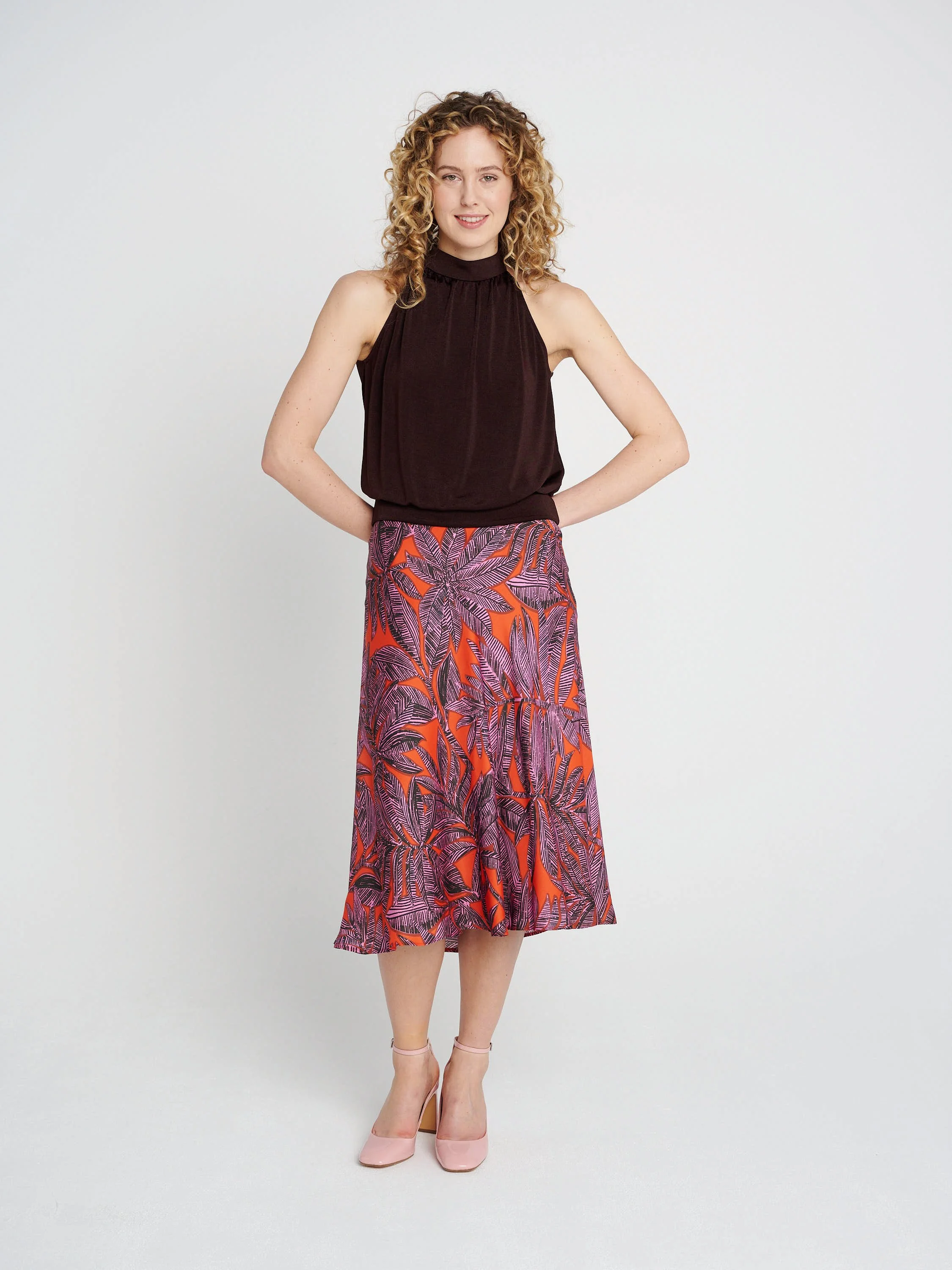 Midi-Rock, lässig-elegant Blumenmuster und ausgestelltem, weich fallendem Saum