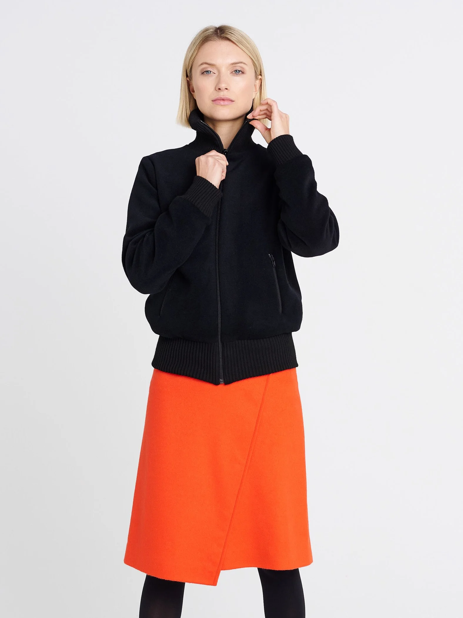 Gemütlich, weicher Outdoor-Blouson mit Strickkragen und Taschen in schwarz