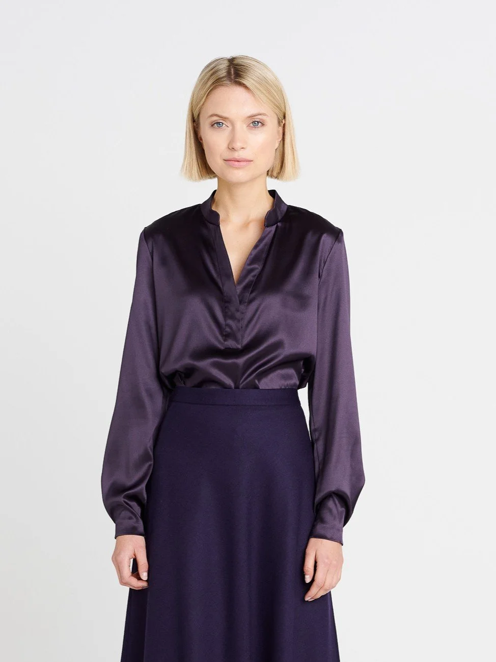 Fließende Langarm-Bluse im Tunika-Stil mit V-Ausschnitt in dunkellila