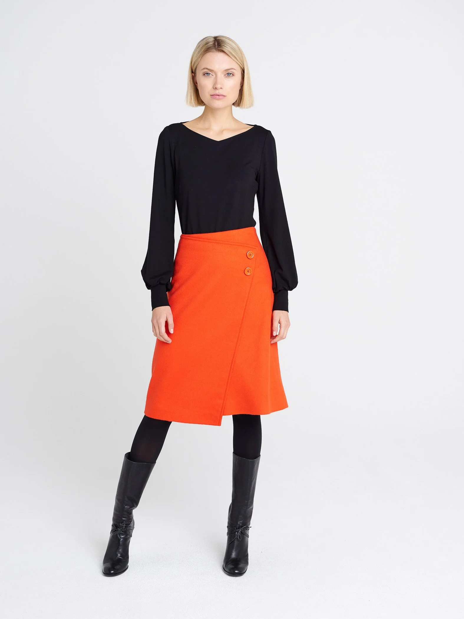 Lässig-eleganter Knielanger Damenrock mit Wickel-Optik und Knöpfen in orange