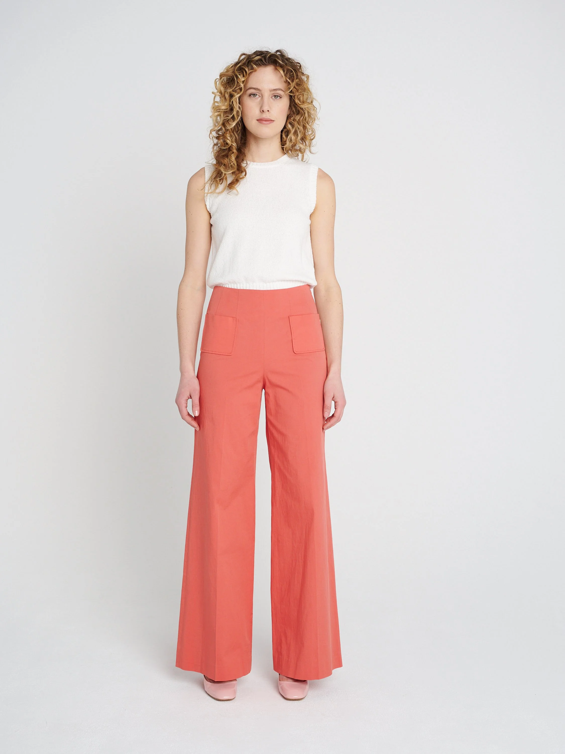 Retro-Hose mit weitem Bein, Bügelfalte, lässig-cool in orange-pink mit eckigen Taschen