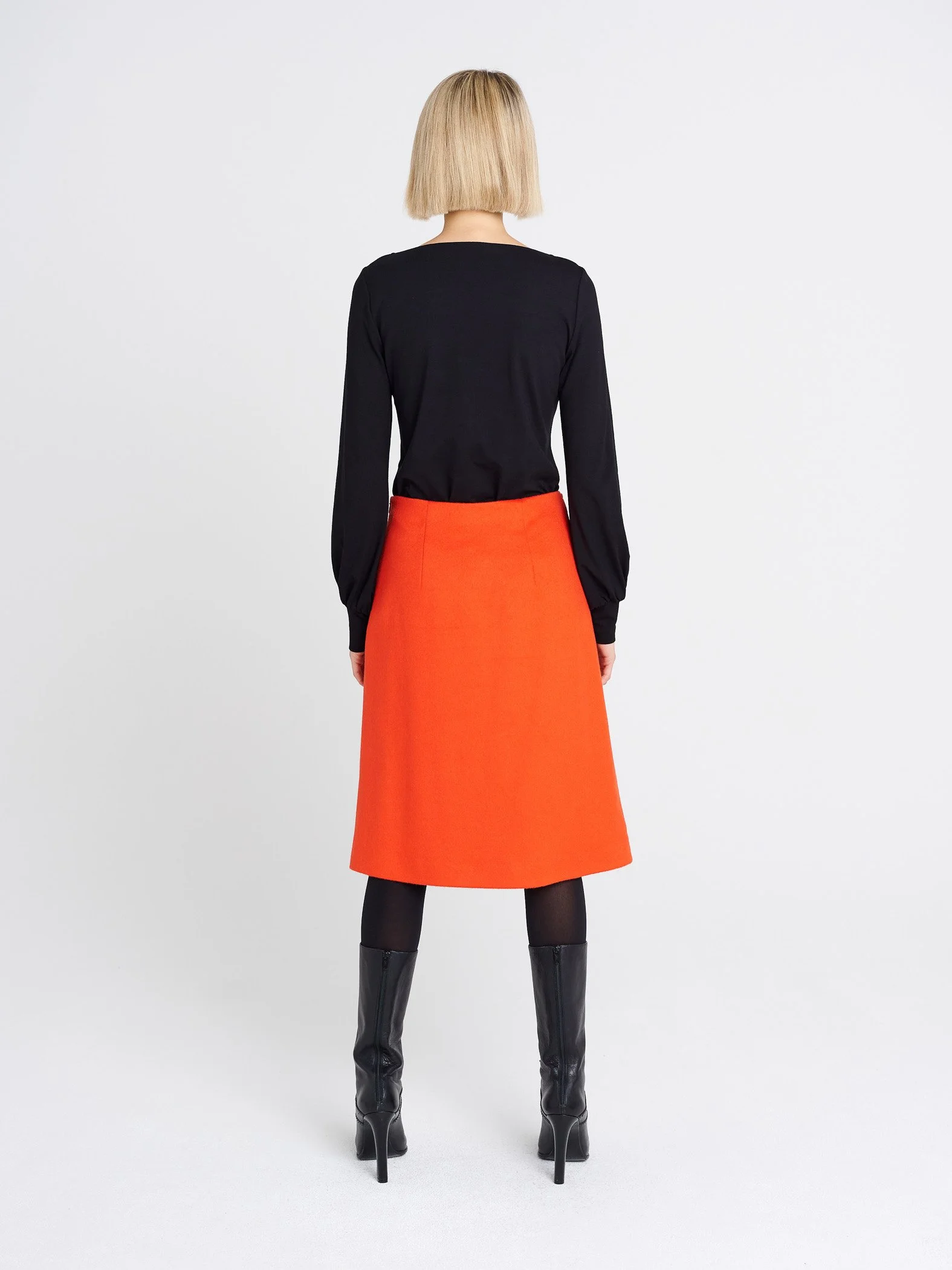 Lässig-eleganter Knielanger Damenrock mit Wickel-Optik und Knöpfen in orange