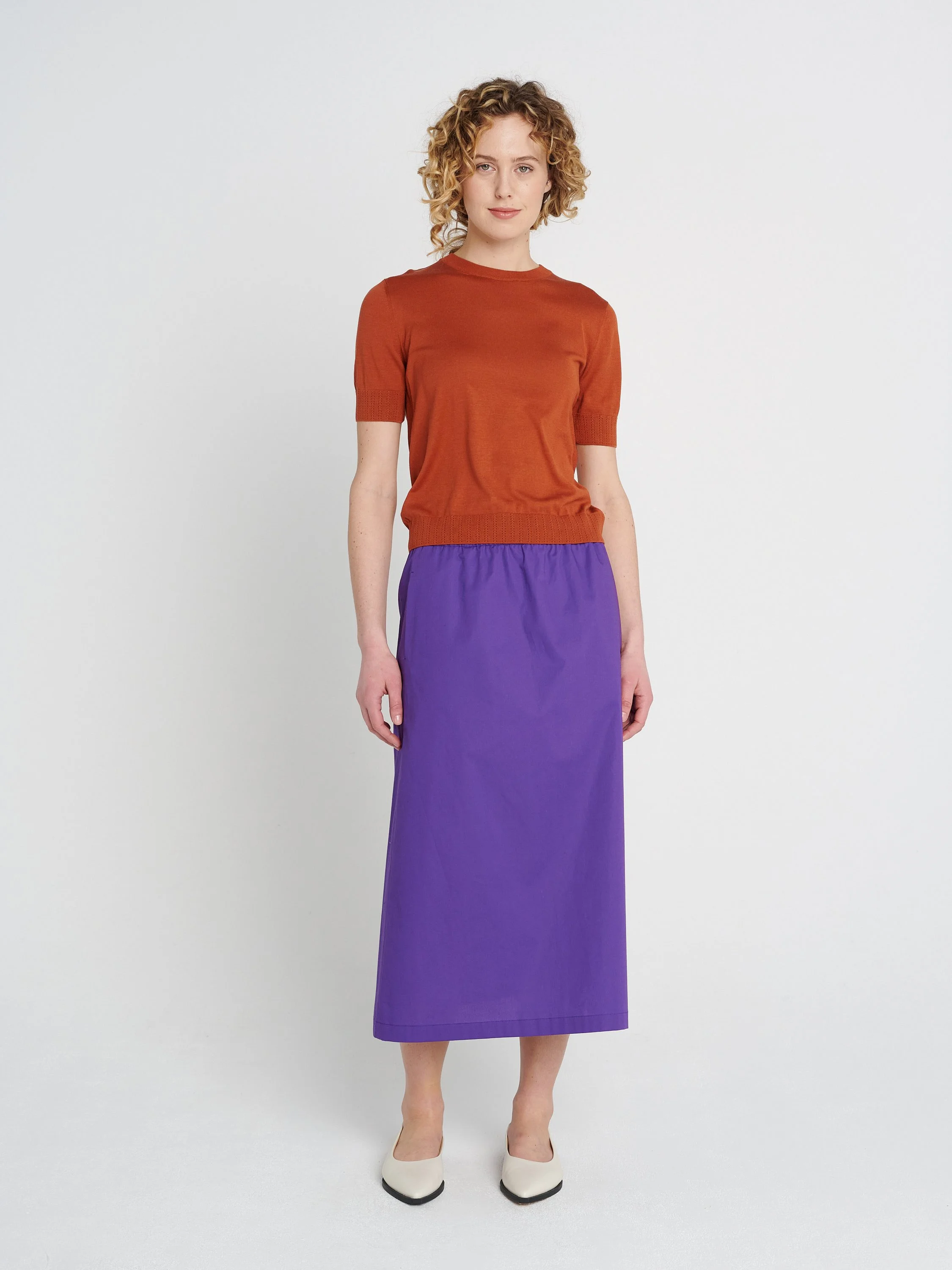 Knielanger lila Rock aus elastischer Baumwolle, dehnbares Bündchen und Schlitz