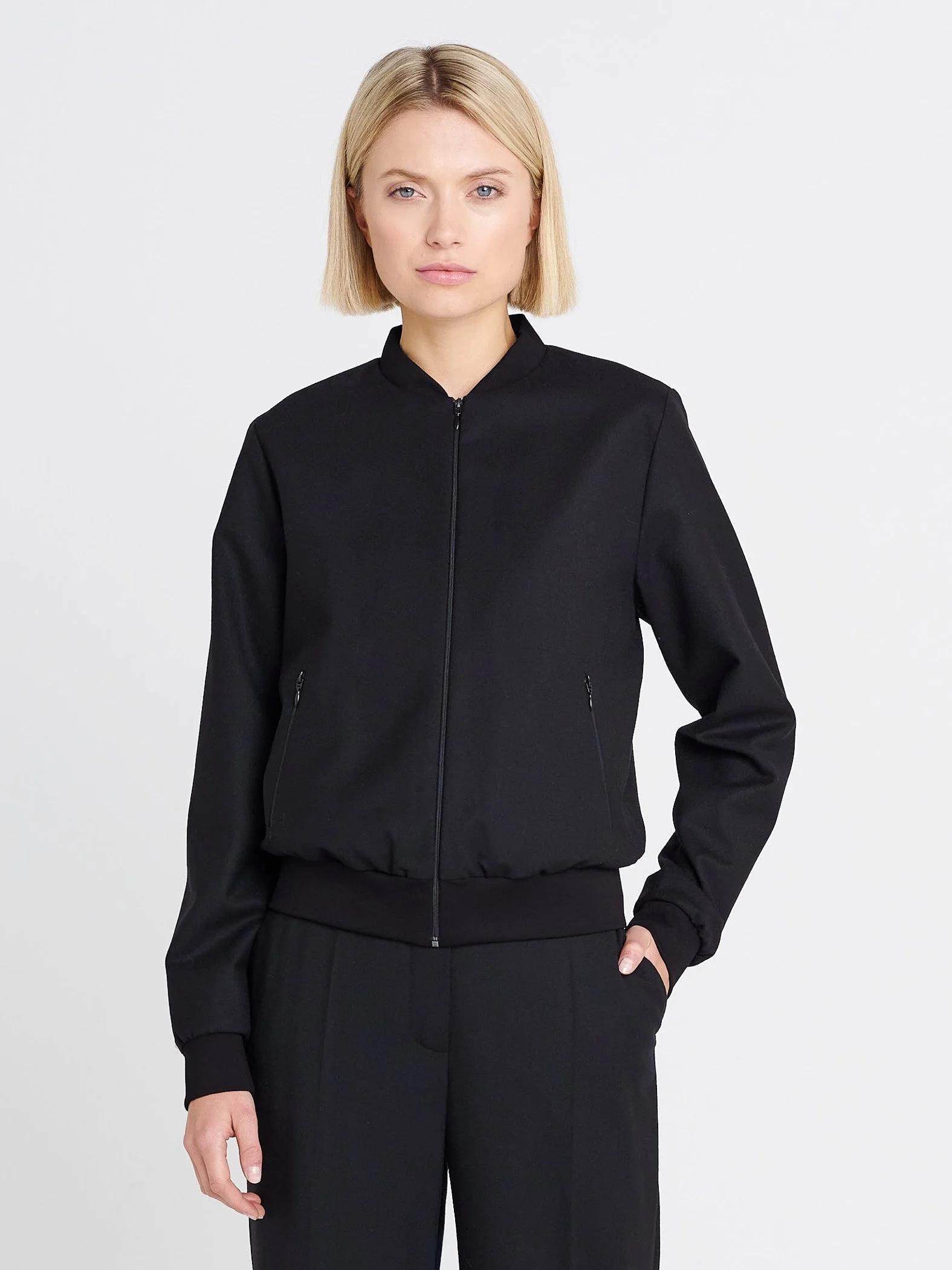 Damenblouson im Bomberjacken-stil mit elastischen Bündchen und Kragen in schwarz