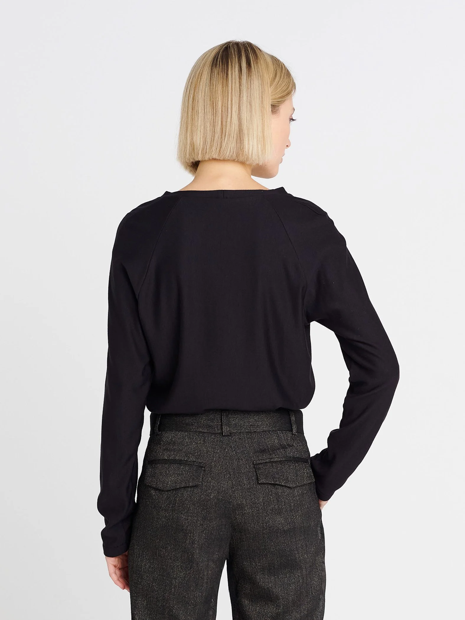 Weicher Damen-Sweater mit Rundhalsausschnitt aus Jersey in schwarz