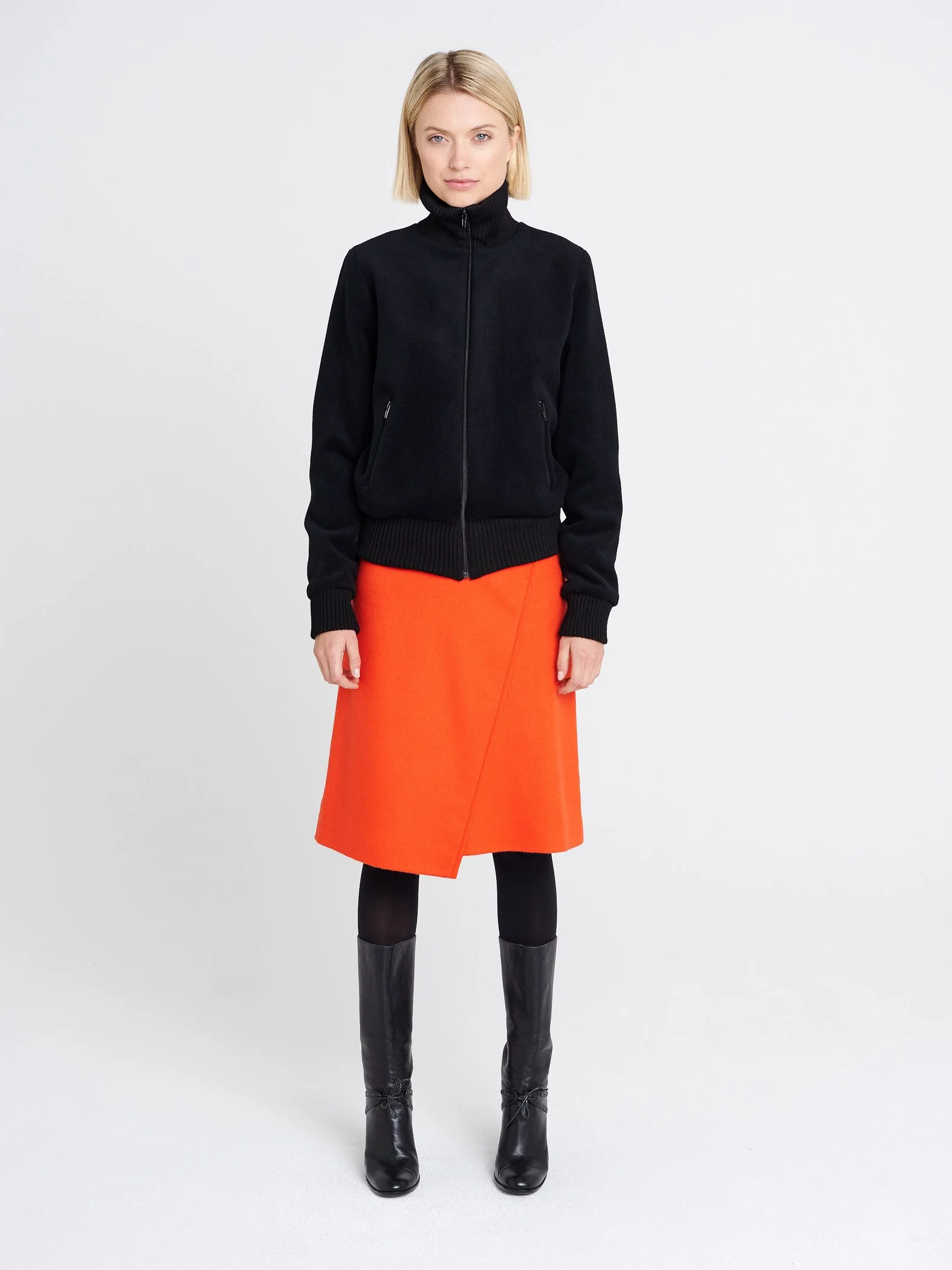 Gemütlich, weicher Outdoor-Blouson mit Strickkragen und Taschen in schwarz