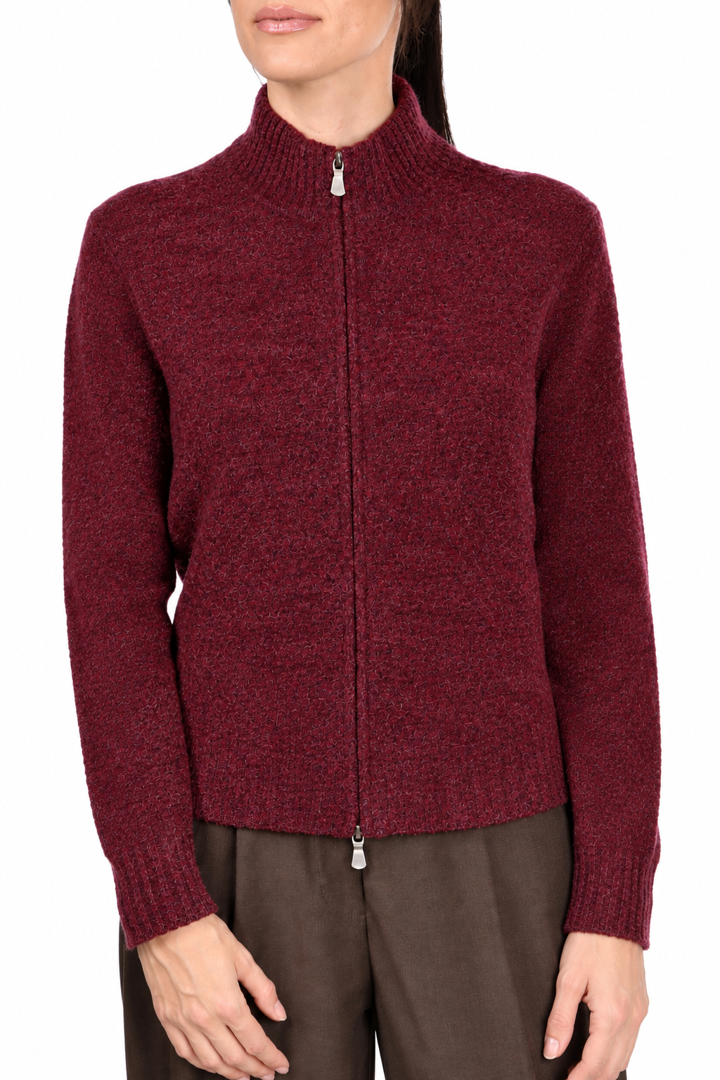 Dunkelrote Reißverschlussjacke aus weichem Strick mit Taschen und Kragen.