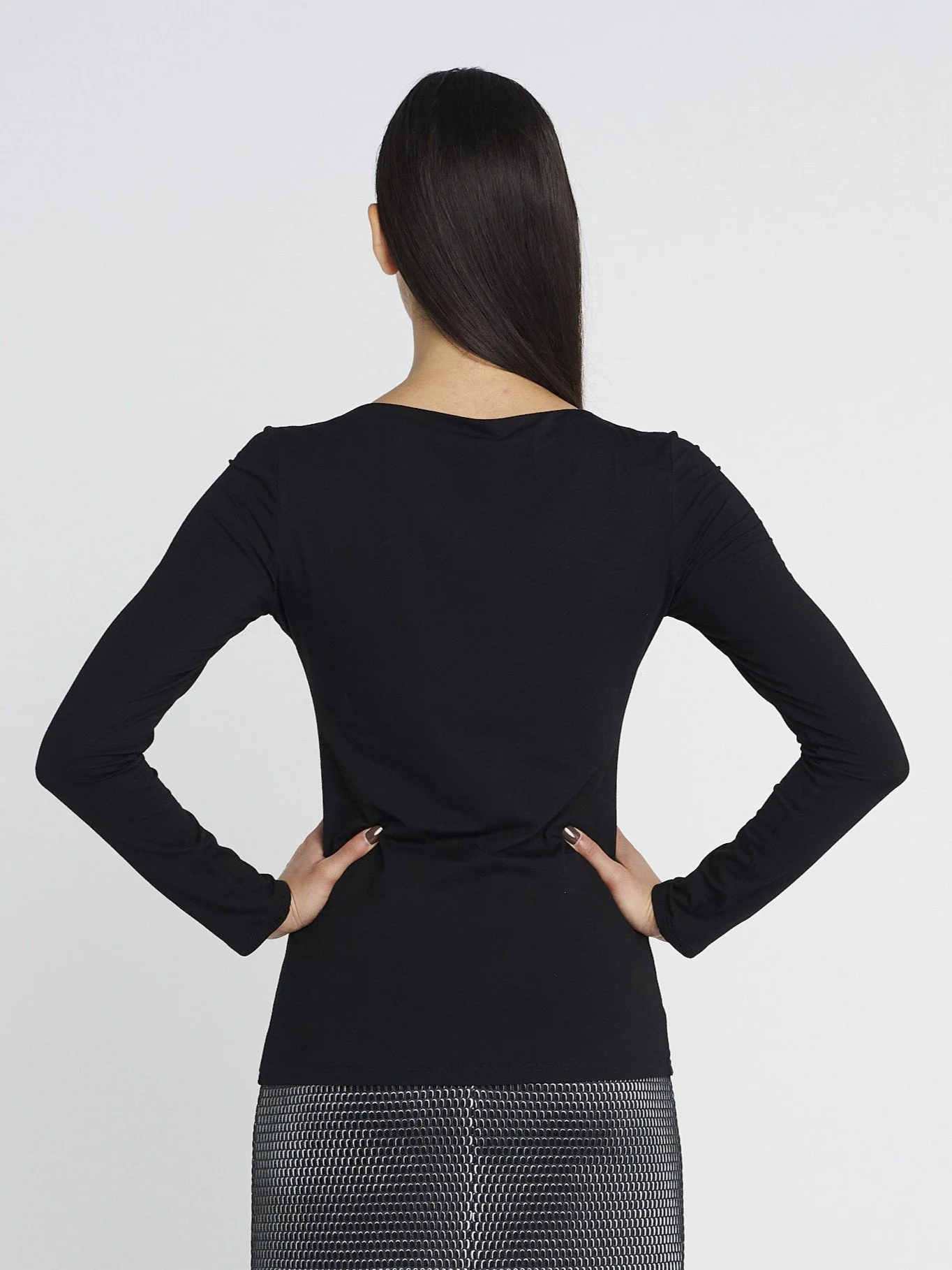 Schwarzes Langarmshirt für Damen mit rundem Ausschnitt, schmal geschnitten