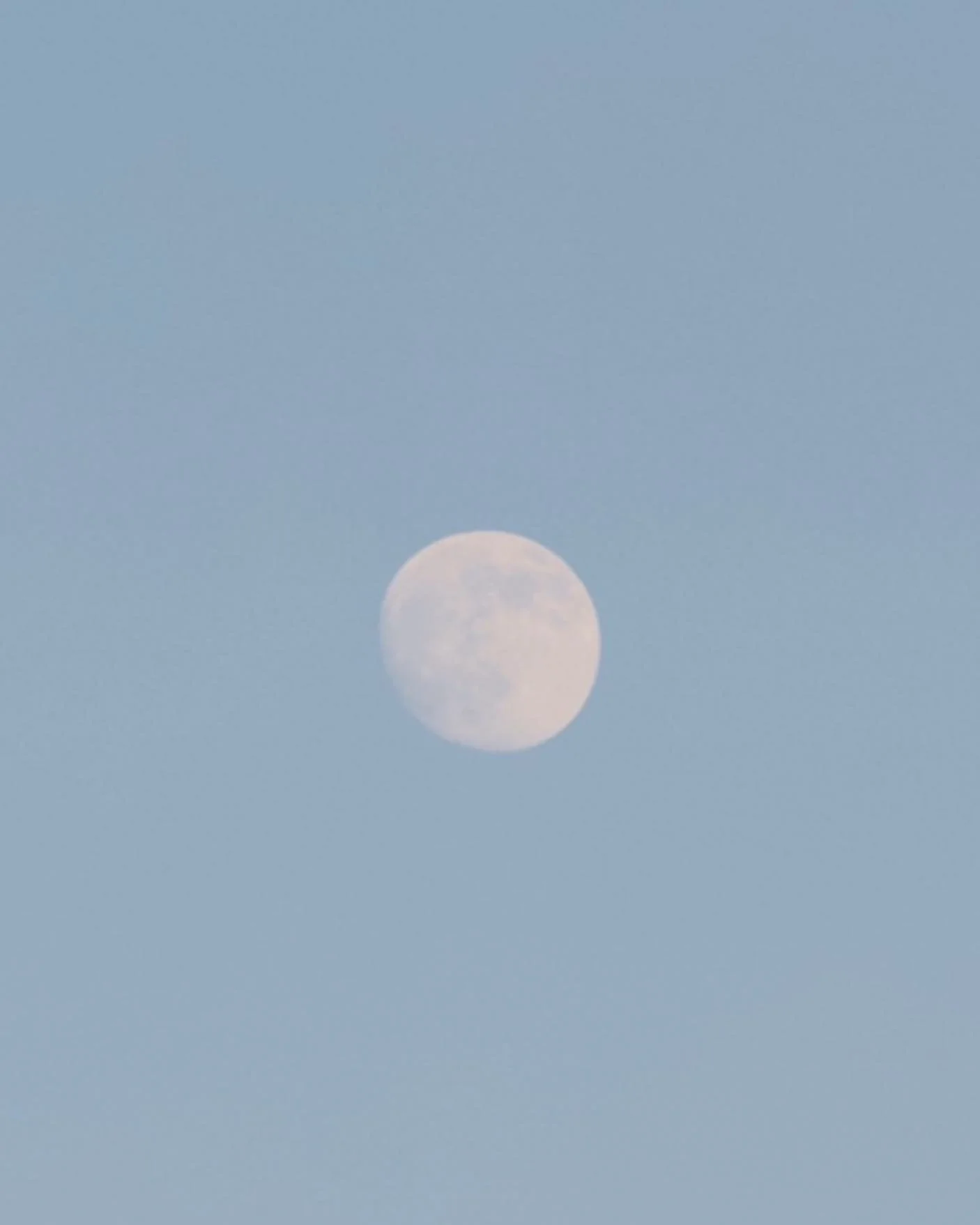 🤍 #mond #blueaesthetic #vsco