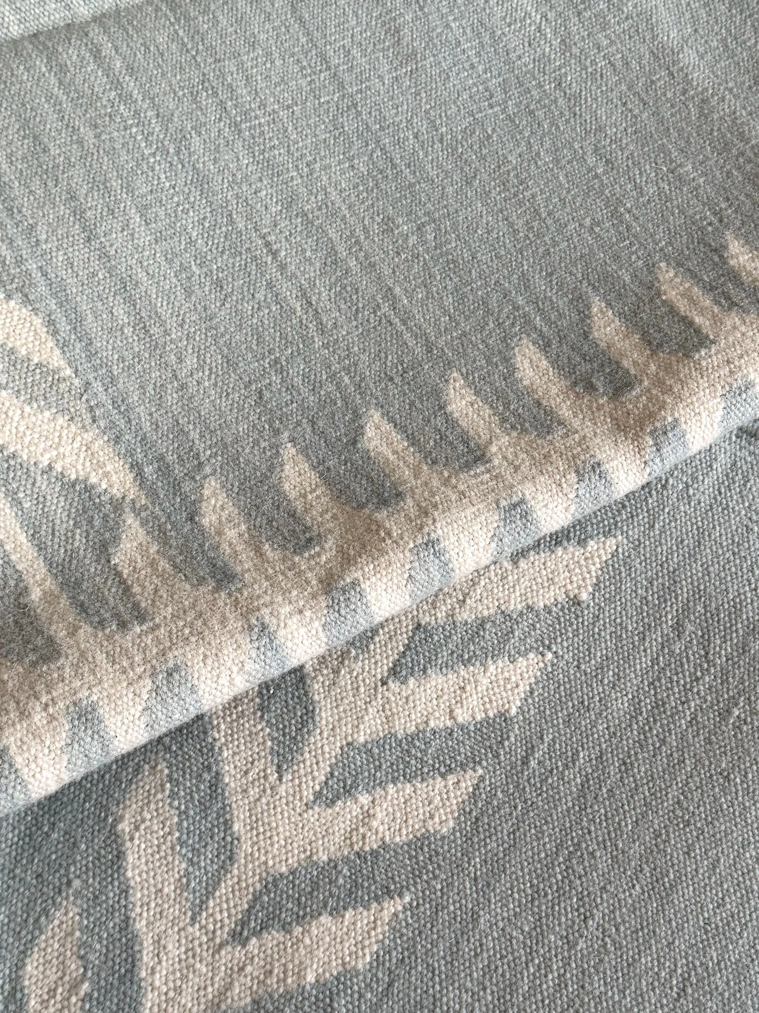 Genevieve Premium Wool Flatweave: 10.6x13.6 in Villa Bleu
Retail: $6,400 SOLDES: $3,800