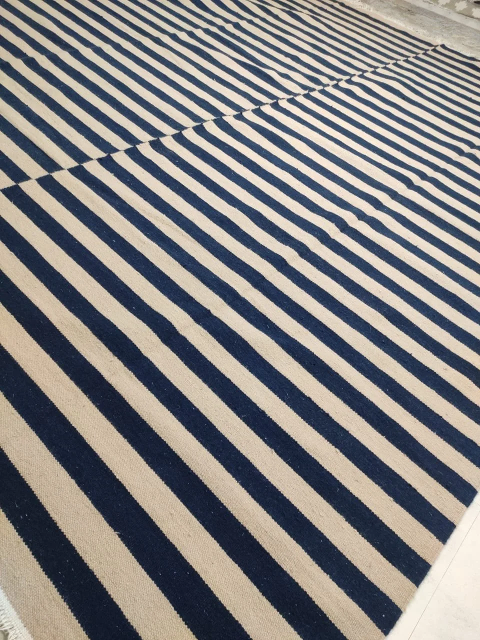 Montauk Stripe: Premium Wool Flatweave hand-woven in an extra weighty construction cafe creme+ ink 14x16 
Retail: $10,000 SOLDES: $6,000