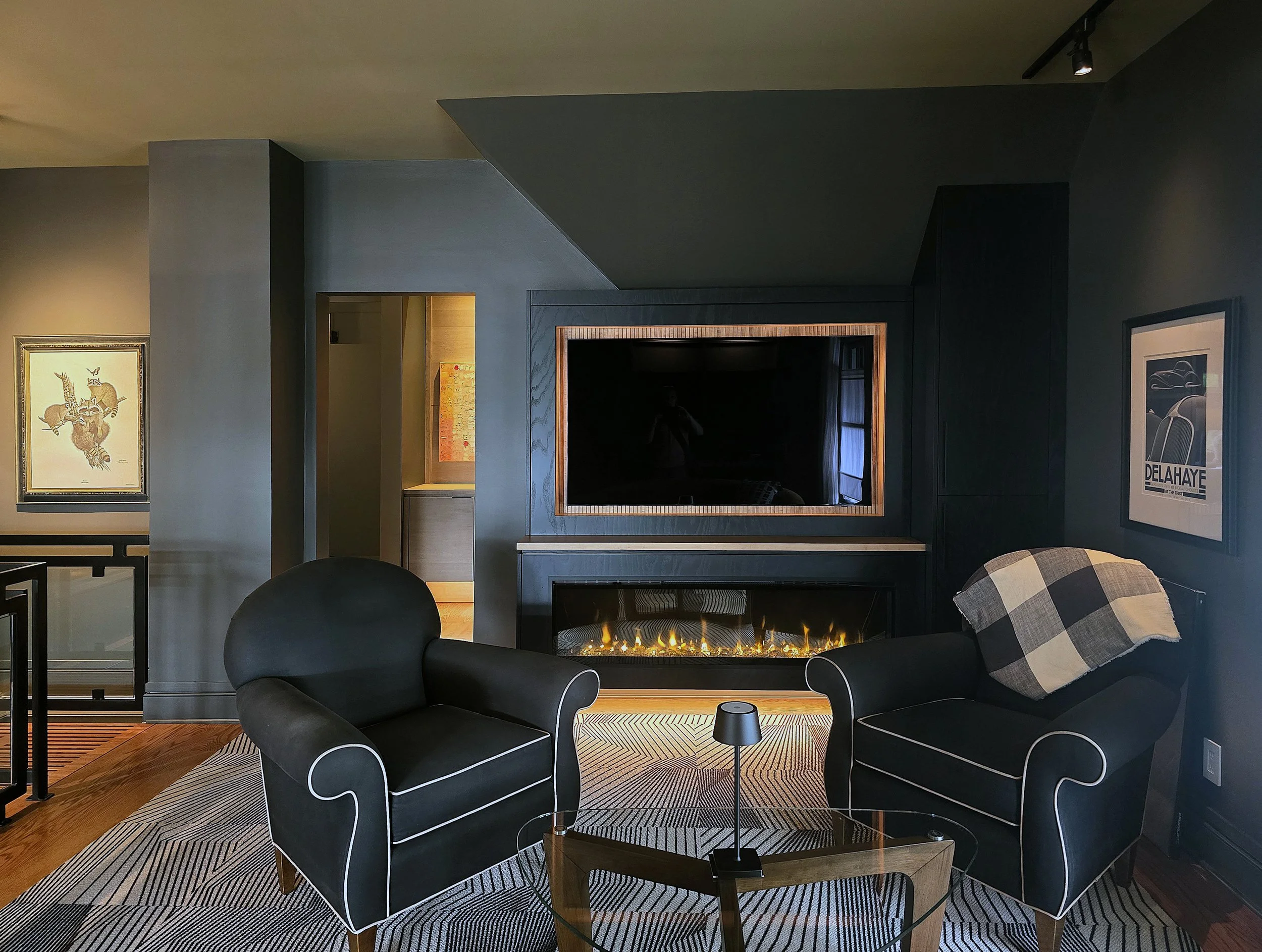 Recessed TV & Linear Gas Fireplace Insert