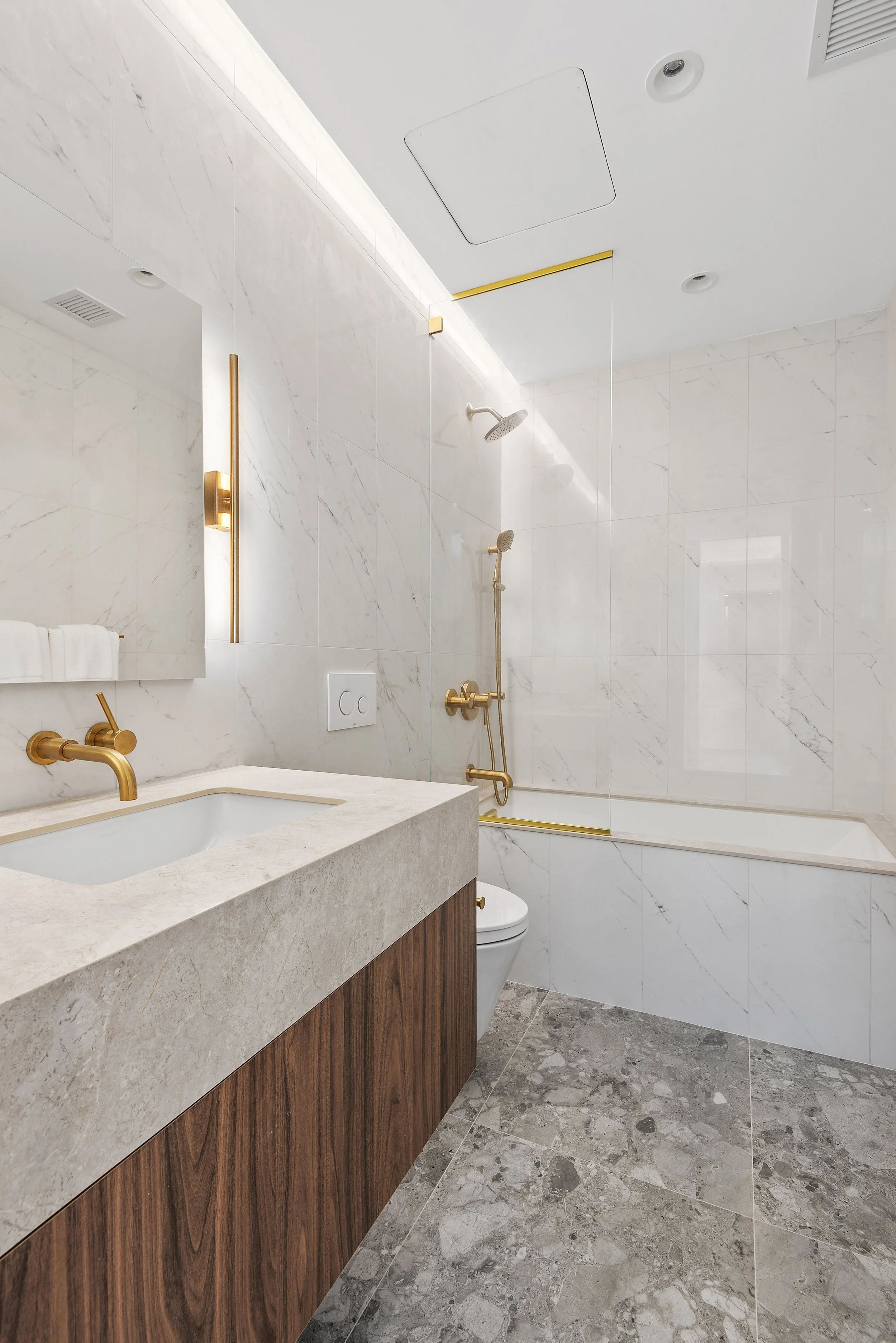 21- Unit 2_ Bathroom 2.jpg