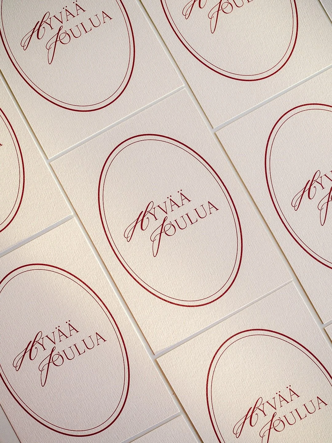 Onpa ollut ihana kuulla, ett&auml; ootte tyk&auml;nneet n&auml;ist&auml; t&auml;n vuoden joulukorteista🖤 N&auml;it&auml; saa ostettua t&auml;n viikon lauantaista l&auml;htien @designkaverit Iloisista Joulukaupoista ~

~ Helsingist&auml; @kauppakesku