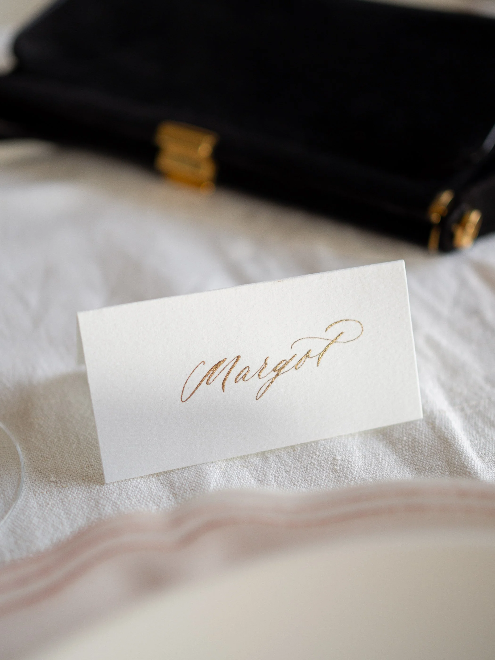 AUDREY CLASSIC | Valkoiset taitetut paikkakortit