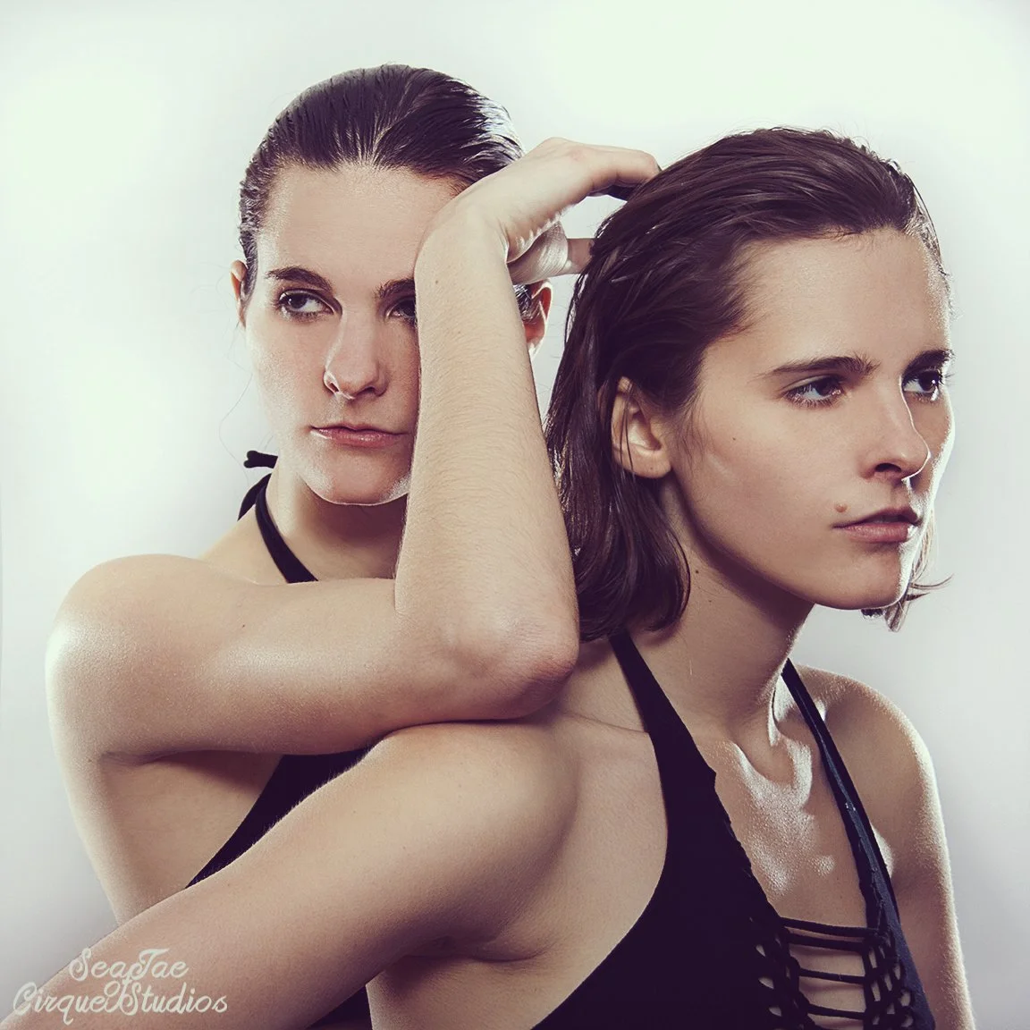 two sisters brunette identical twins 