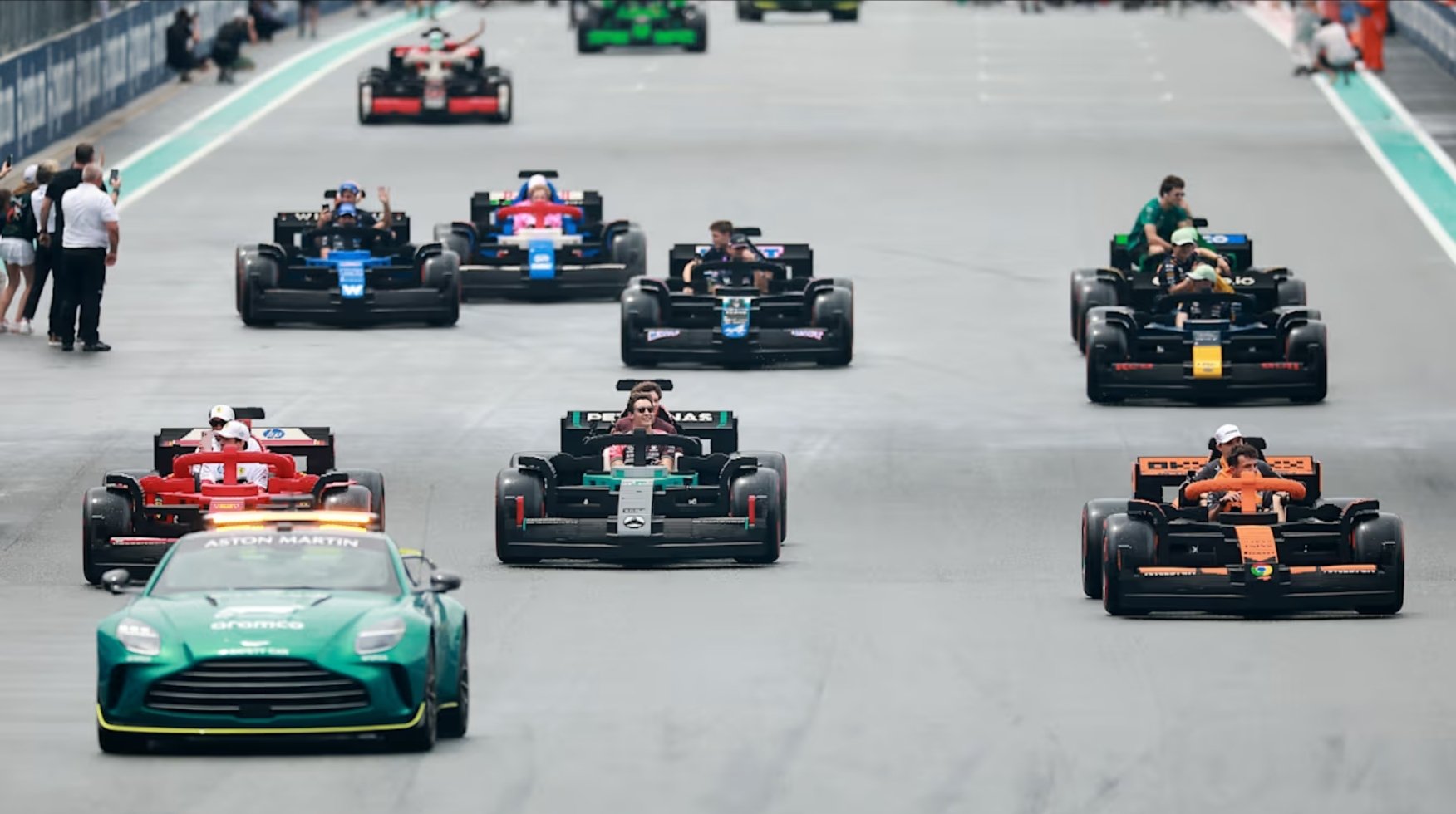Driveable LEGO big builds welcomed to Miami drivers’ parade
