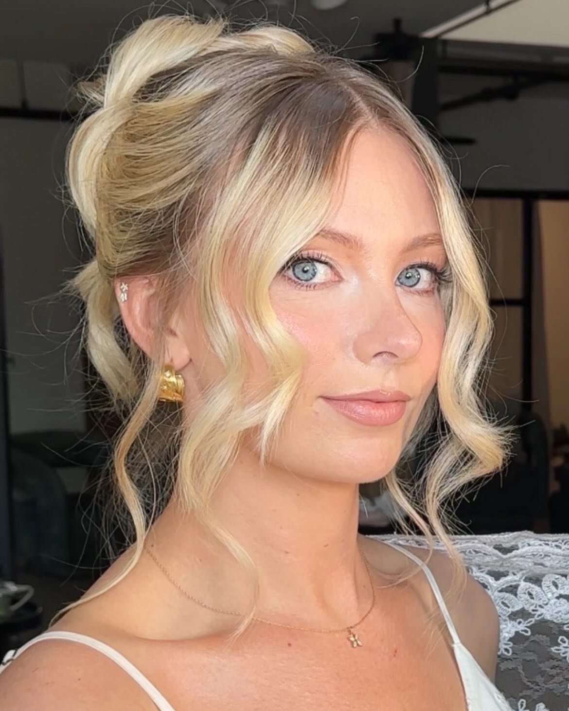 pink hues &amp; airy vibes 🤍🩰

created this light kiss of glam on the beautiful @lizdemuro 

hair @oliviarosedemuro 
📍@zanahairboutique @nu.nuhair