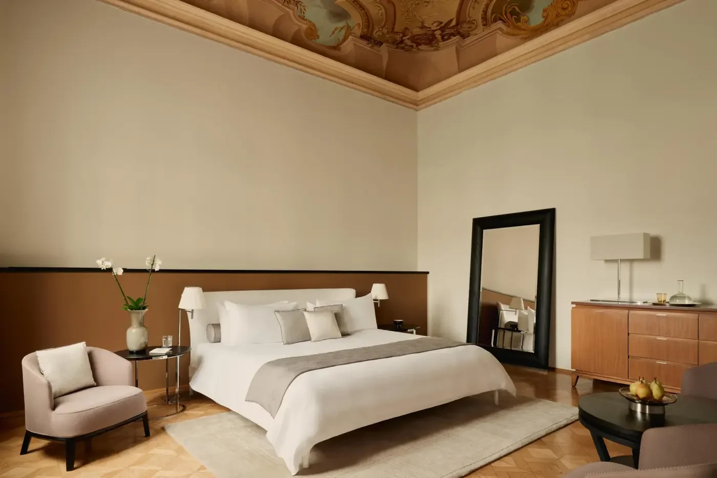 aman grande bedroom .webp