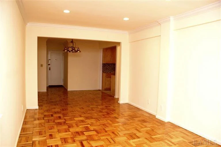 new_rochelle_3.jpg