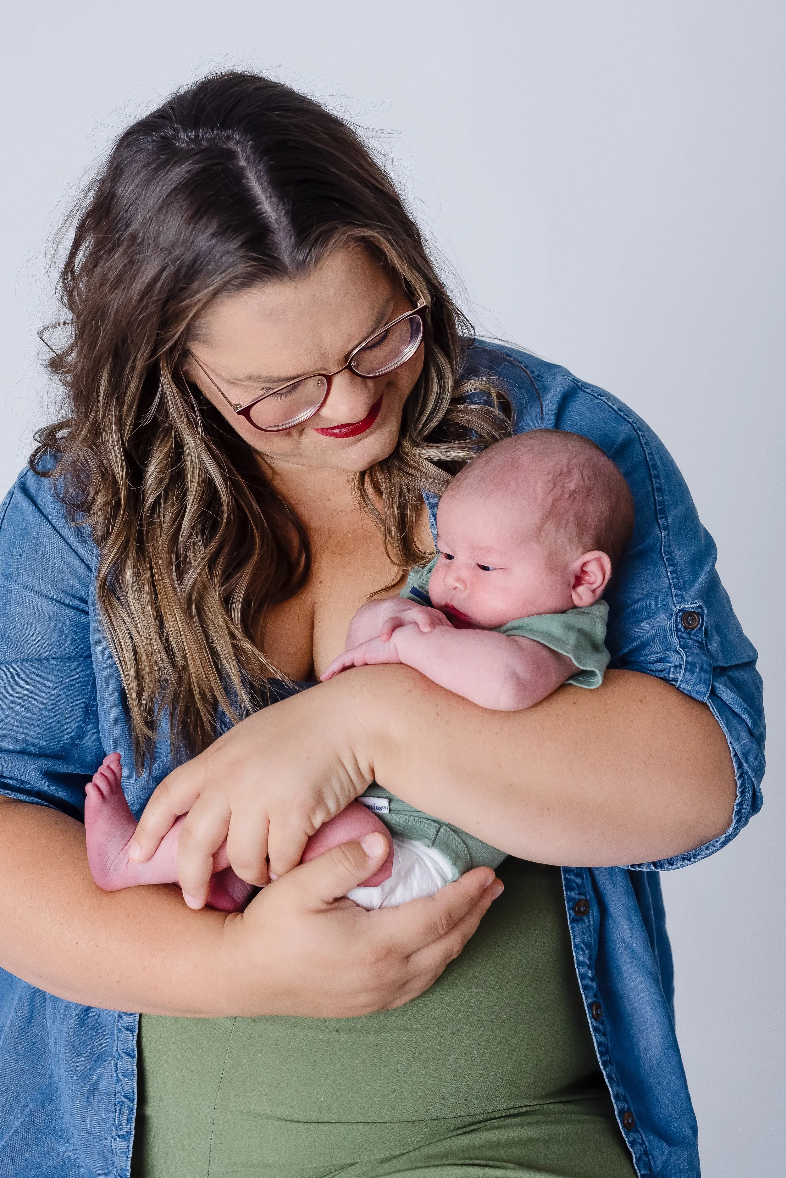 IBCLC lactation consultant providing in-home breastfeeding support to mother and baby in Tucson Arizona