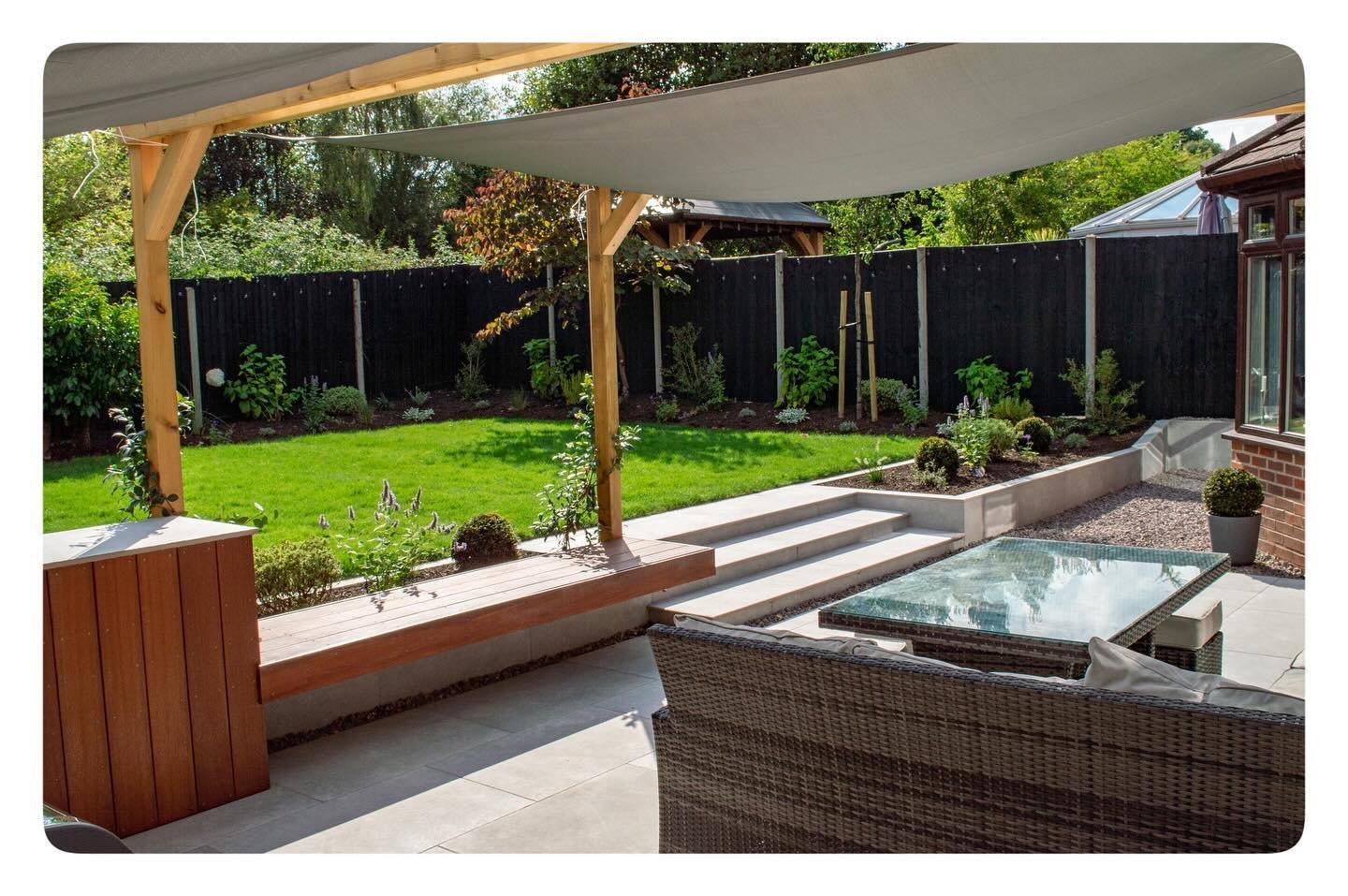 A previous design we built for @joesavagelandscape a couple of years ago. 

#design #build #construction #landscaping #timber #outdoorliving #summer