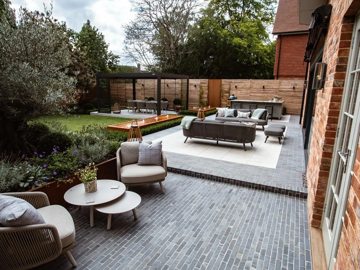 Finished photos of our Shawford project.

We absolutely loved constructing this garden designed by @joesavagelandscape A unique plot with two distinctive areas, the main garden is for entertaining, packed with plenty of hard and soft landscaping deta