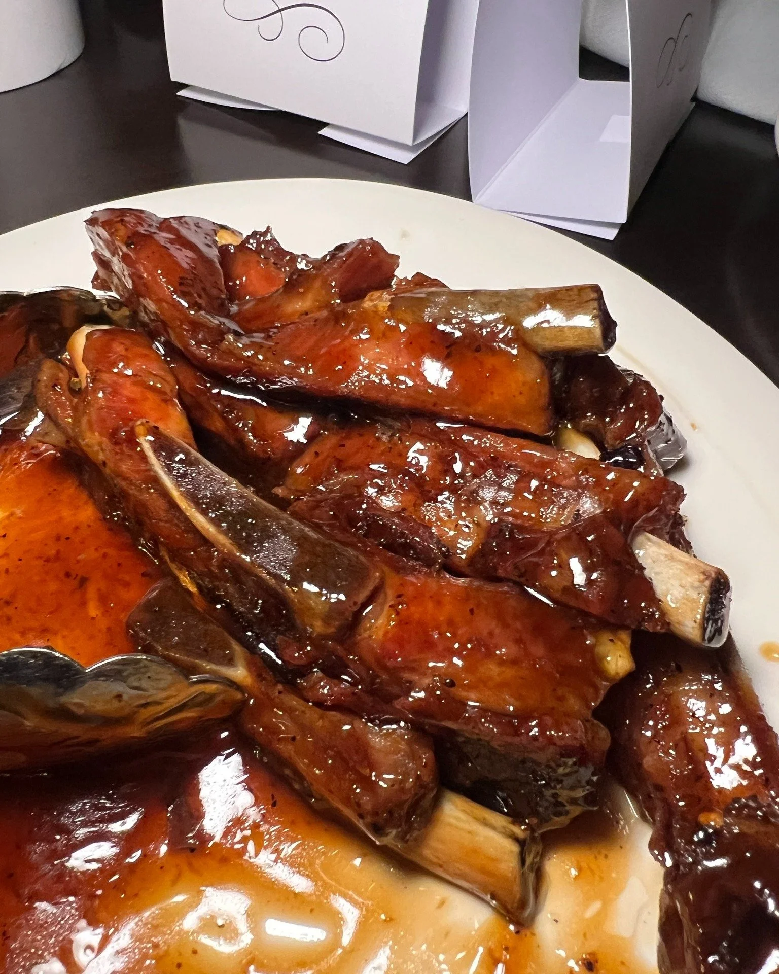 Appy Hour did it again.

Last night the bar was full, the plates kept moving, and the scorecards were put to work. From lamb lollipops to bourbon glazed sticky ribs, popcorn shrimp, and bruschetta (not pictured ☹️), you showed up ready to taste, rate