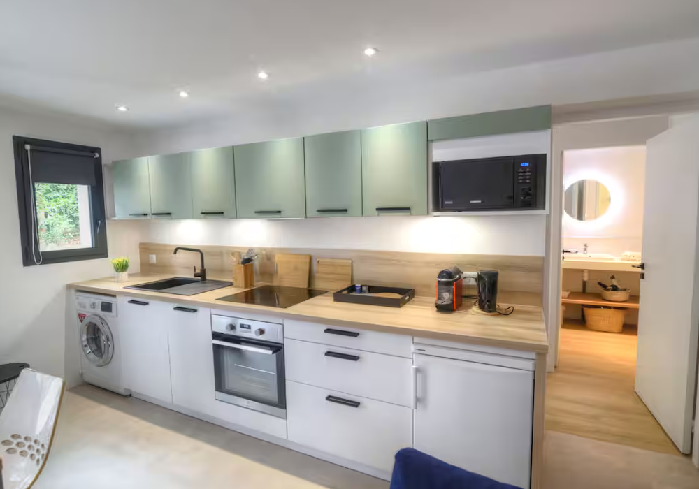 Photo d'un Airbnb au Pyla avant de faire appel à Studio Mila, Photographe immobilier